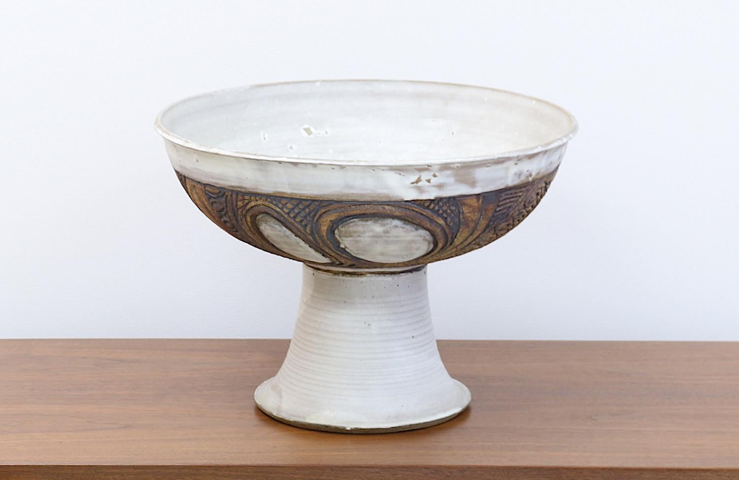 Mid-Century Modern Vase à pied en céramique signé The Moderns en vente