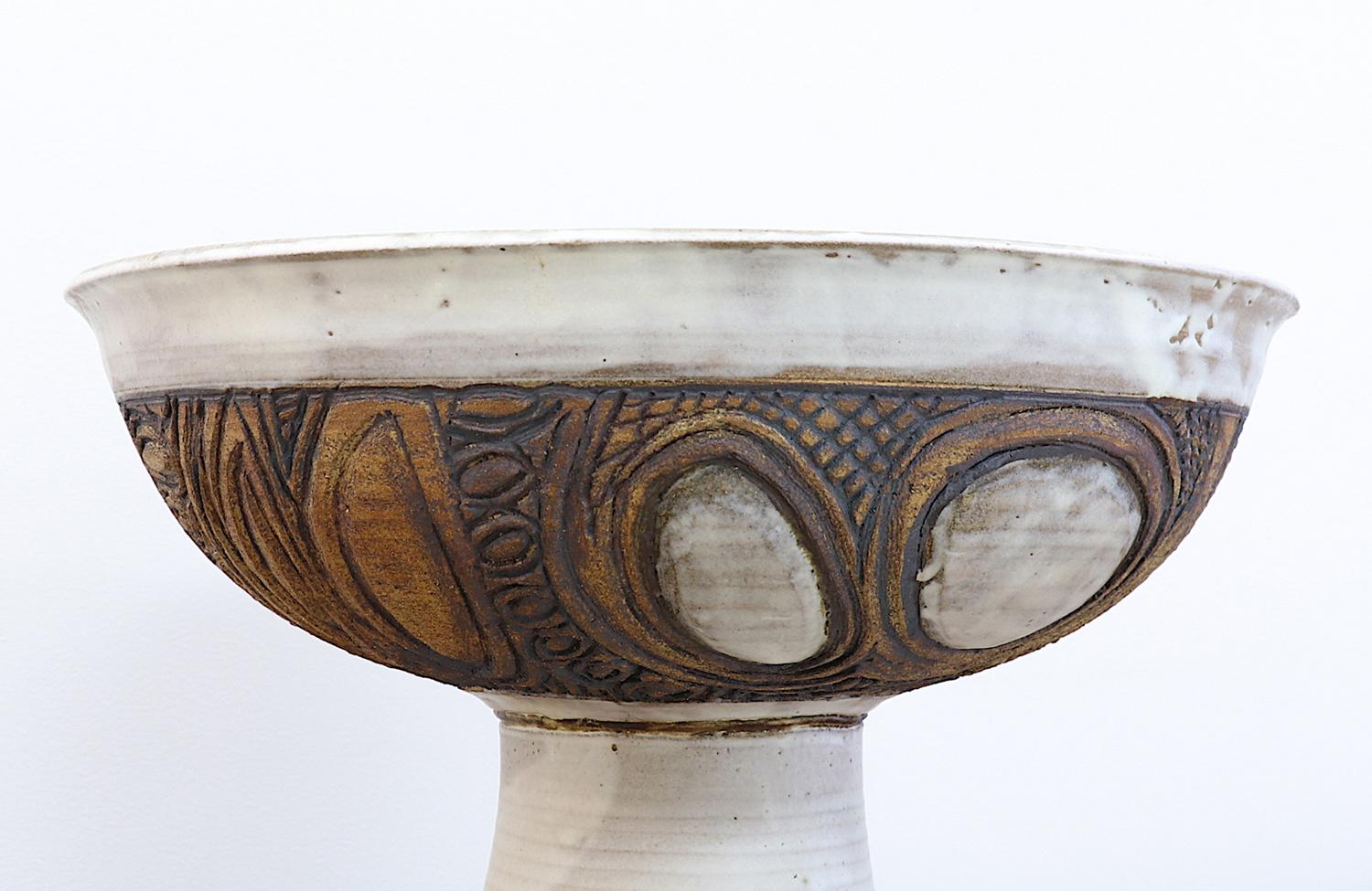 Mid-Century Modern Signed Large Ceramic Footed Bowl Vase In Excellent Condition For Sale In Los Angeles, CA
