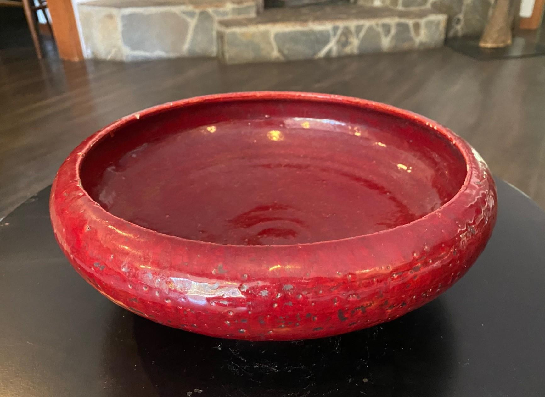 Mid-Century Modern Signed Oxblood Glazed Italian Pottery Bowl Likely Aldo Londi In Good Condition For Sale In Studio City, CA