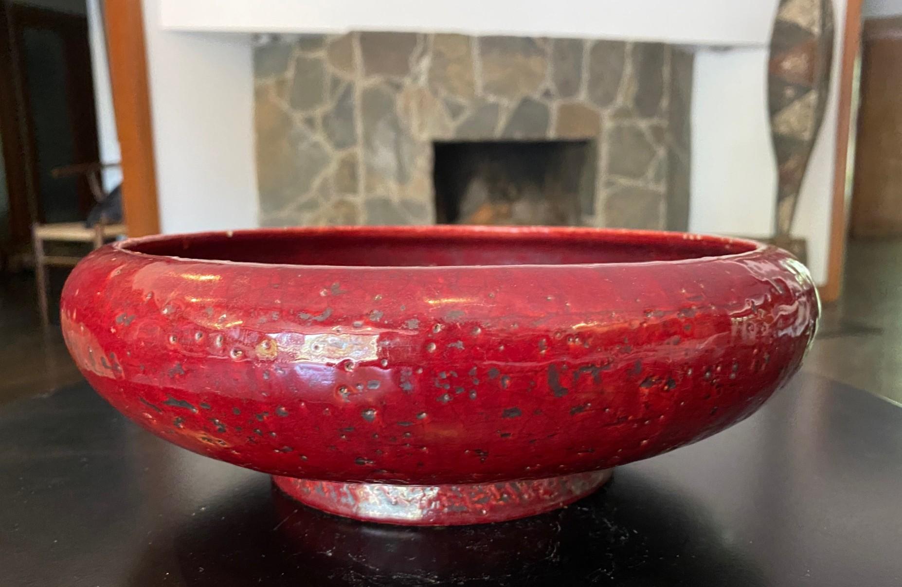 20th Century Mid-Century Modern Signed Oxblood Glazed Italian Pottery Bowl Likely Aldo Londi For Sale