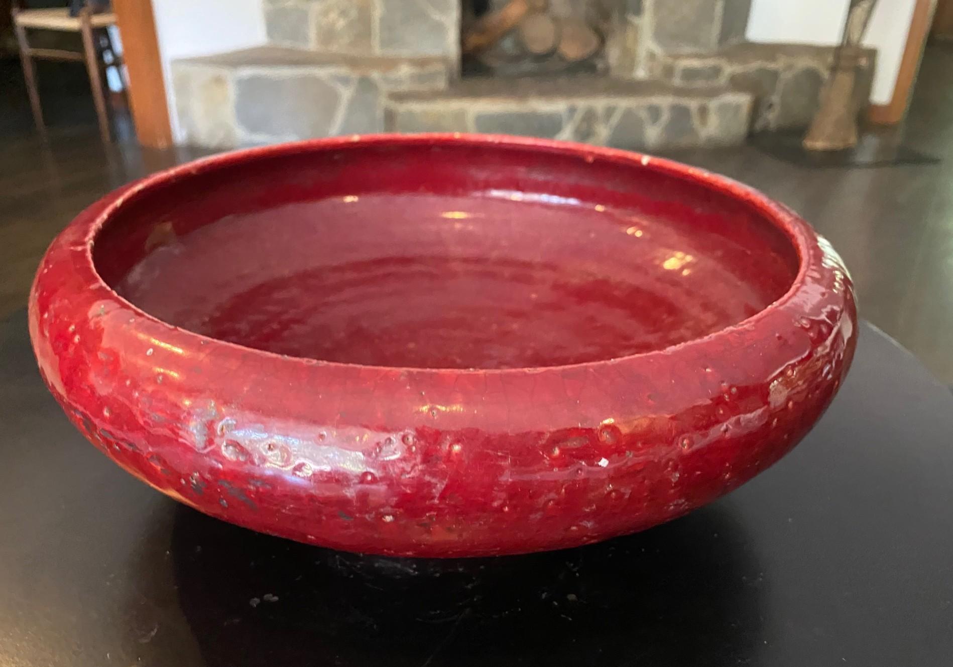 Mid-Century Modern Signed Oxblood Glazed Italian Pottery Bowl Likely Aldo Londi For Sale 2