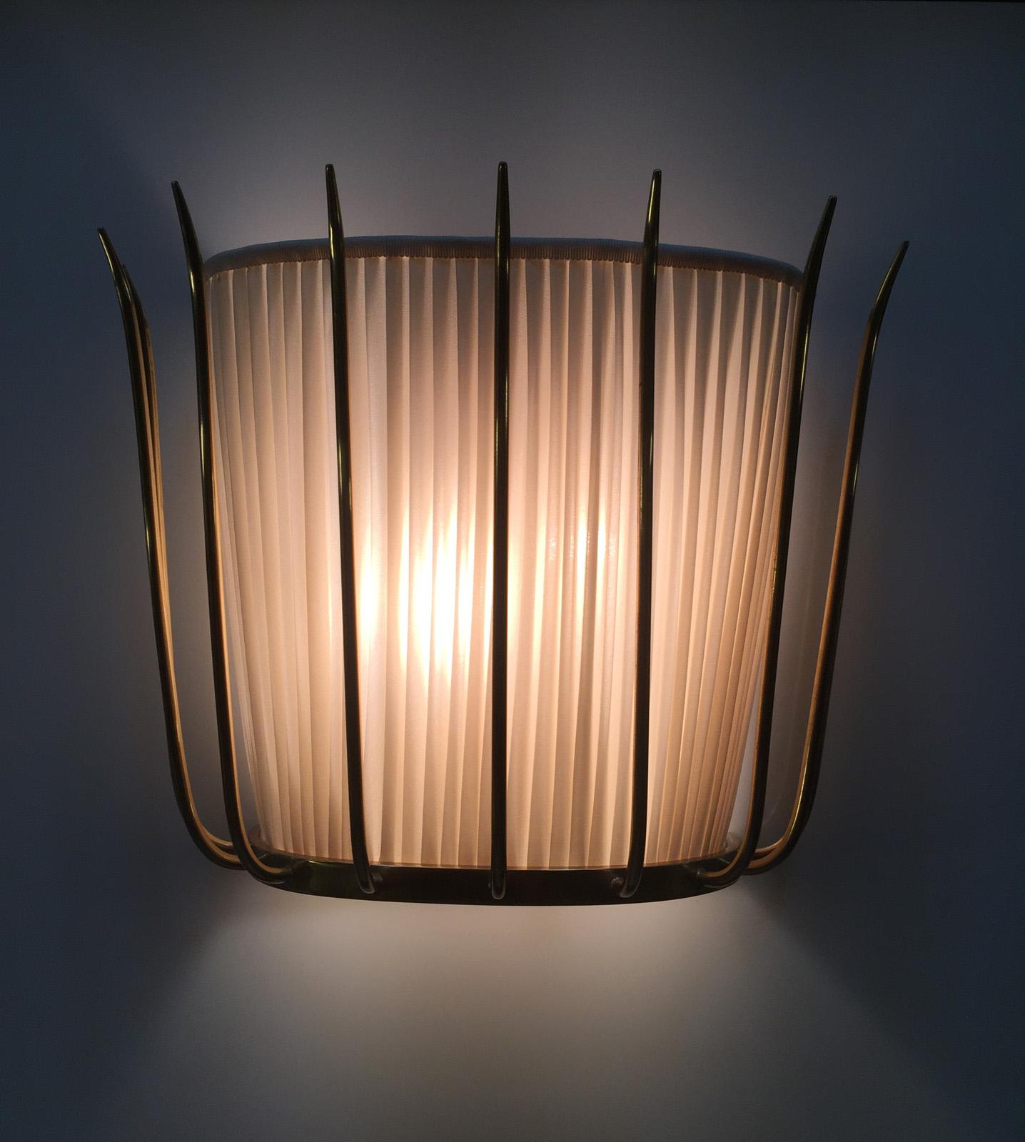 A pretty and charming wall lamp with a pleated shade.

Most components according to the UL regulations, with an additional charge we will UL-list and label our fixtures.

