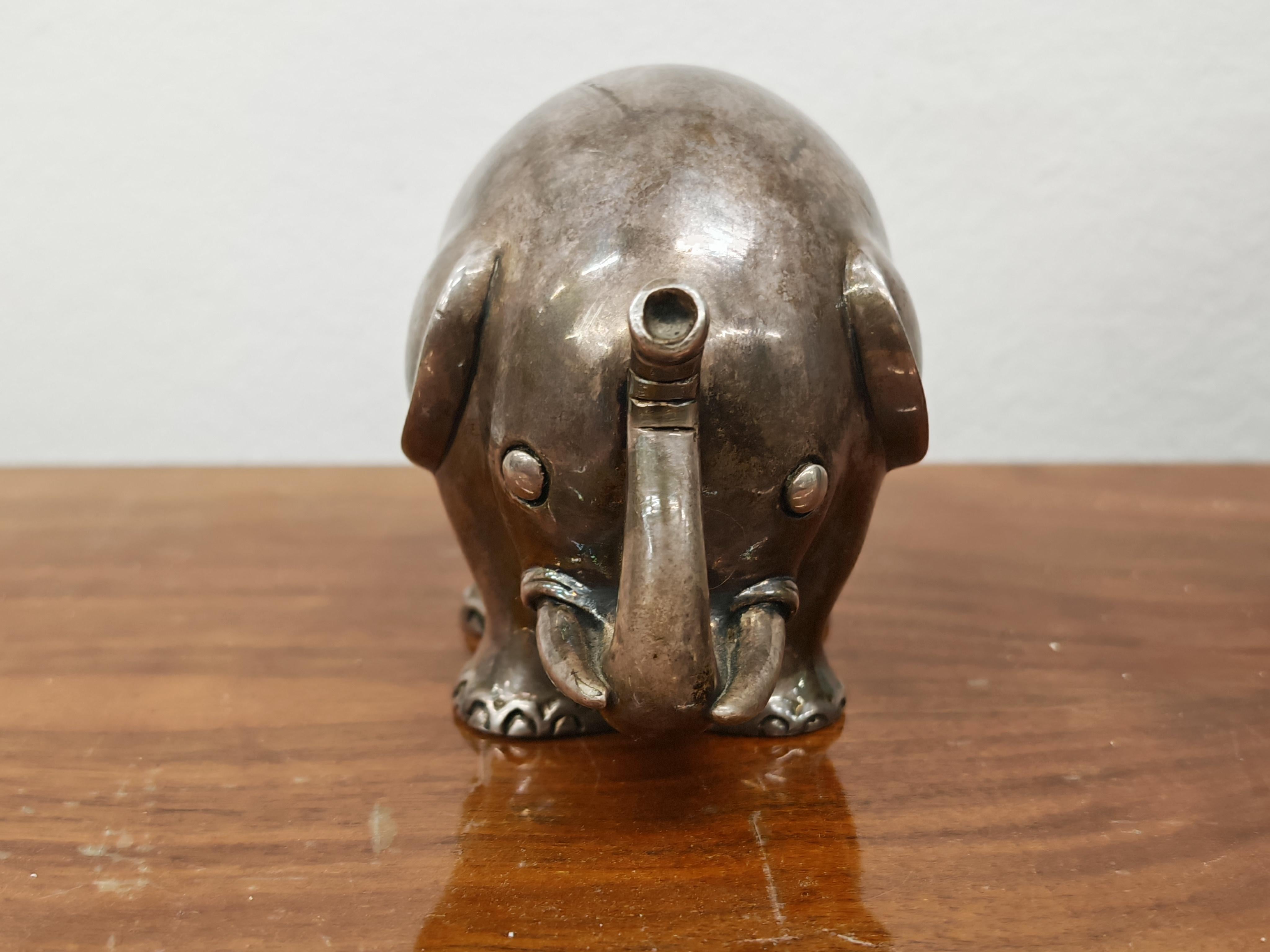 Figurine d'éléphant en argent du milieu du siècle dernier, 970 Silver, Italie années 1960 en vente 3