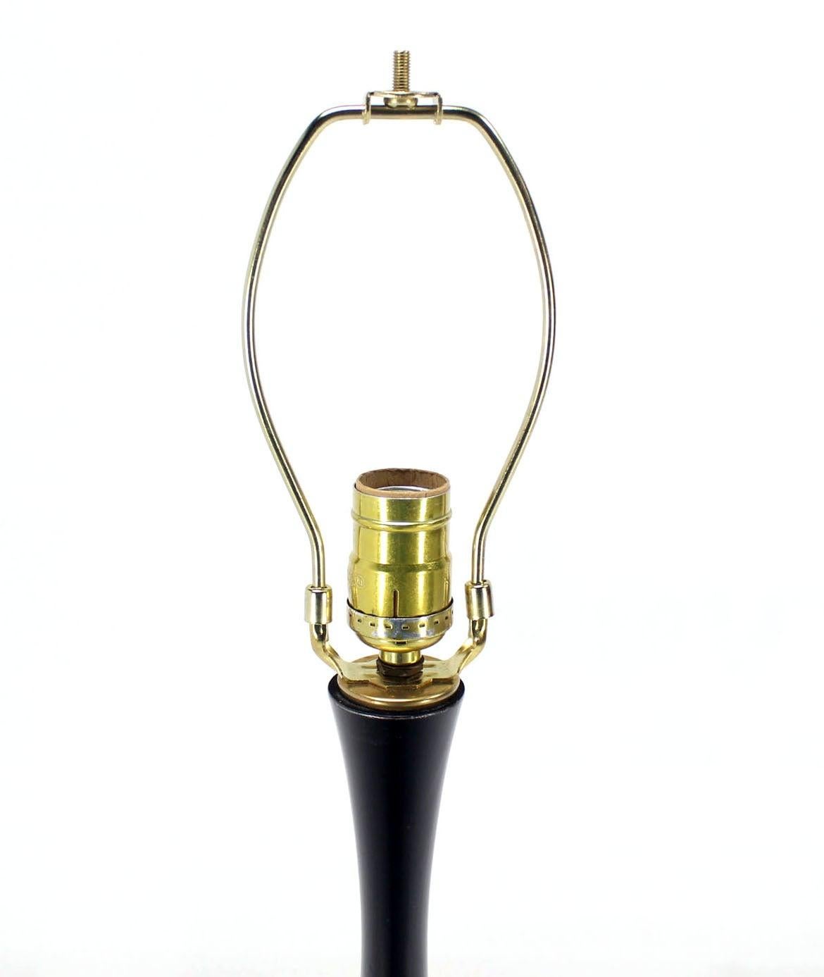 Moderne Tischlampe aus der Mitte des Jahrhunderts mit Blattsilberausführung und Zwiebelform MINT! (amerikanisch) im Angebot