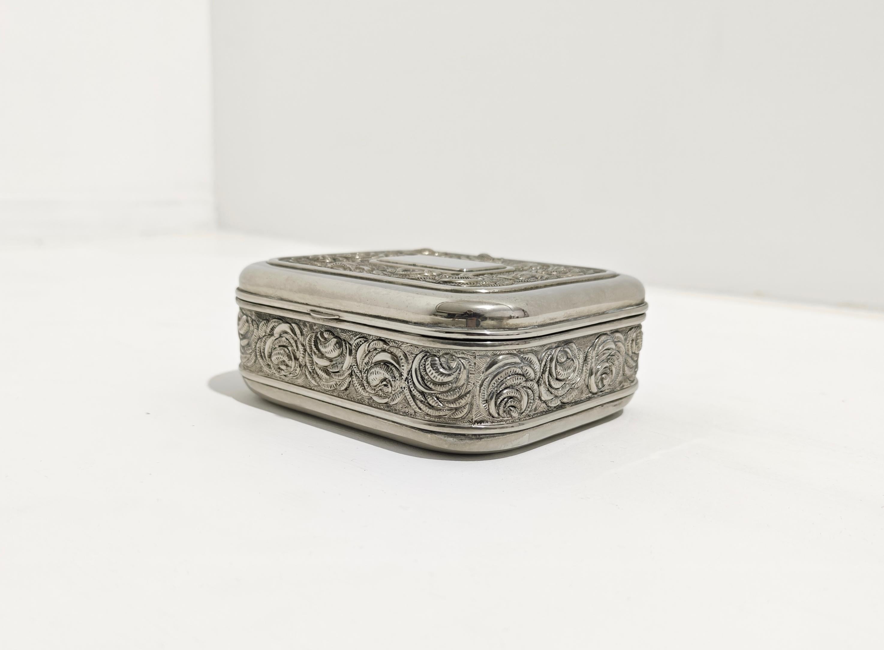 Boîte à bijoux moderne du milieu du siècle dernier en métal argenté et laiton Italie 1970/80 en vente 3