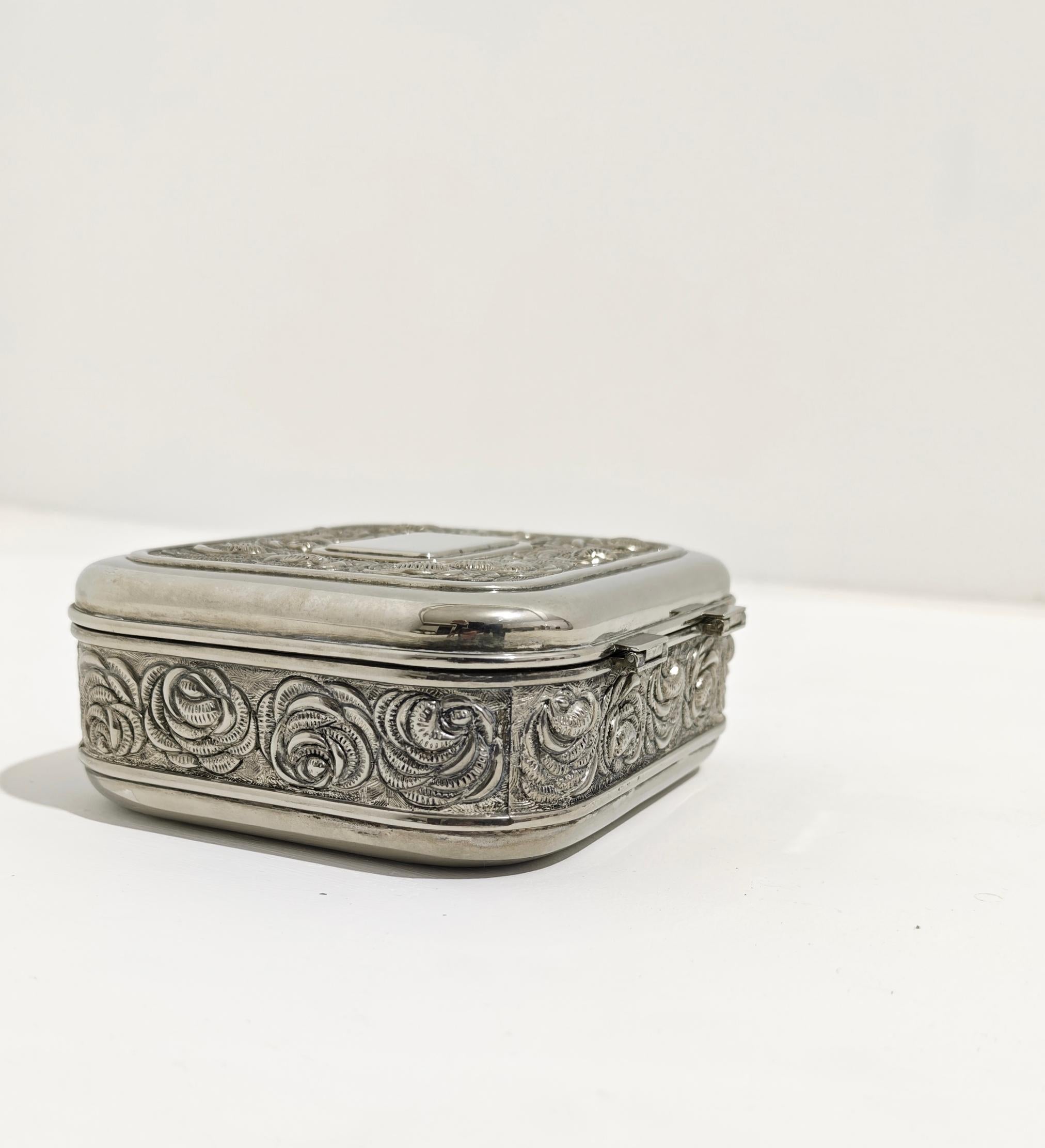 Boîte à bijoux moderne du milieu du siècle dernier en métal argenté et laiton Italie 1970/80 en vente 4