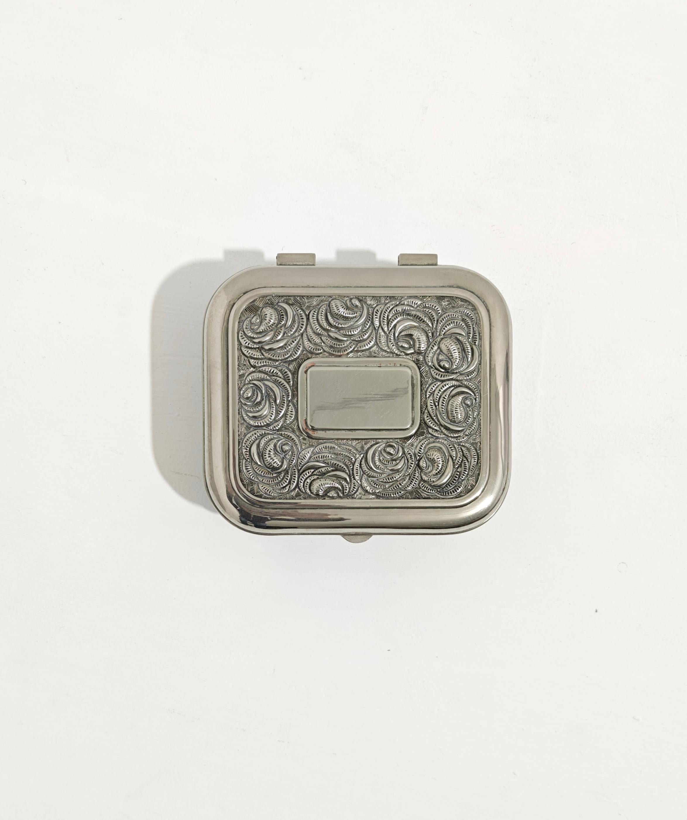 Mid-Century Modern Boîte à bijoux moderne du milieu du siècle dernier en métal argenté et laiton Italie 1970/80 en vente