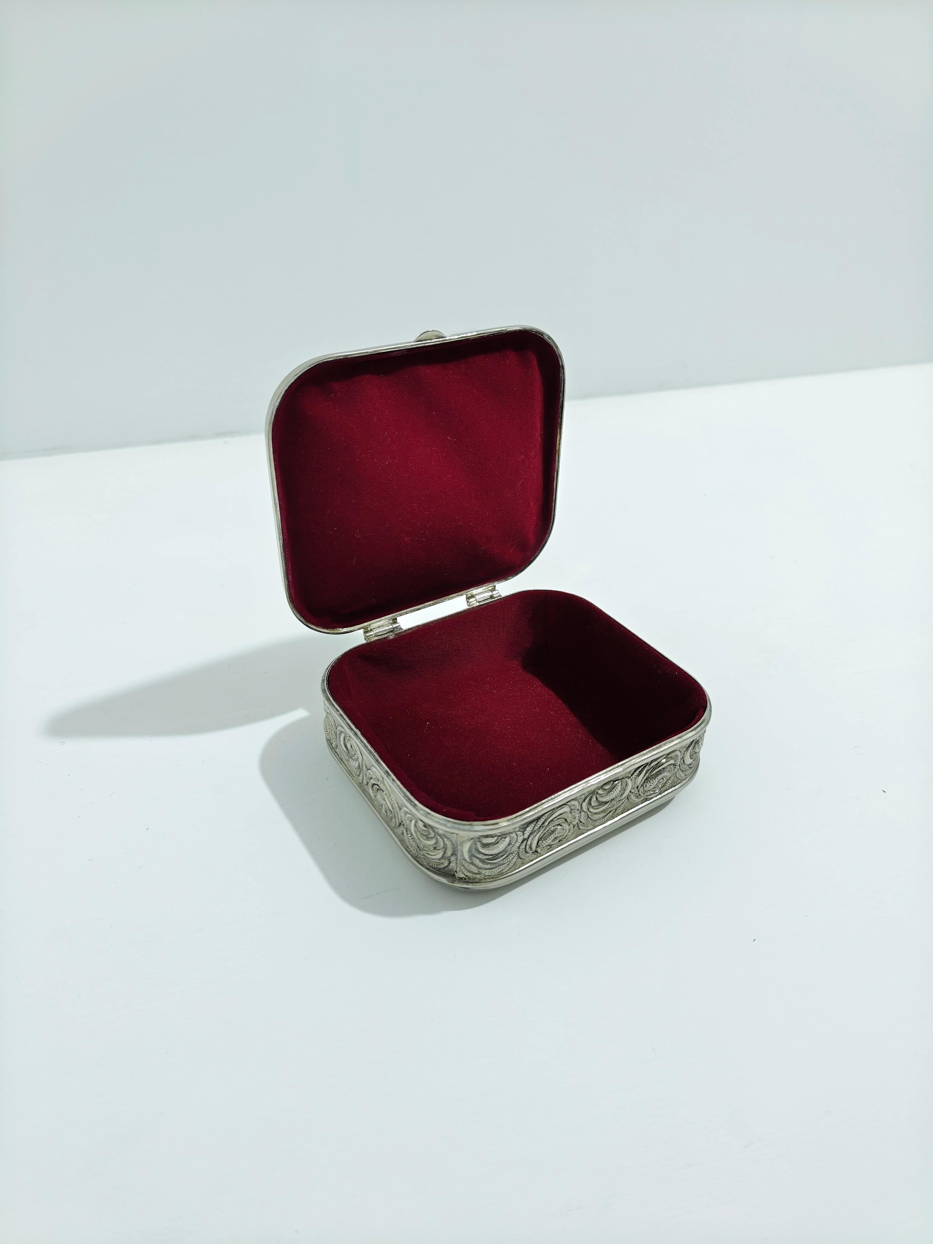 20ième siècle Boîte à bijoux moderne du milieu du siècle dernier en métal argenté et laiton Italie 1970/80 en vente