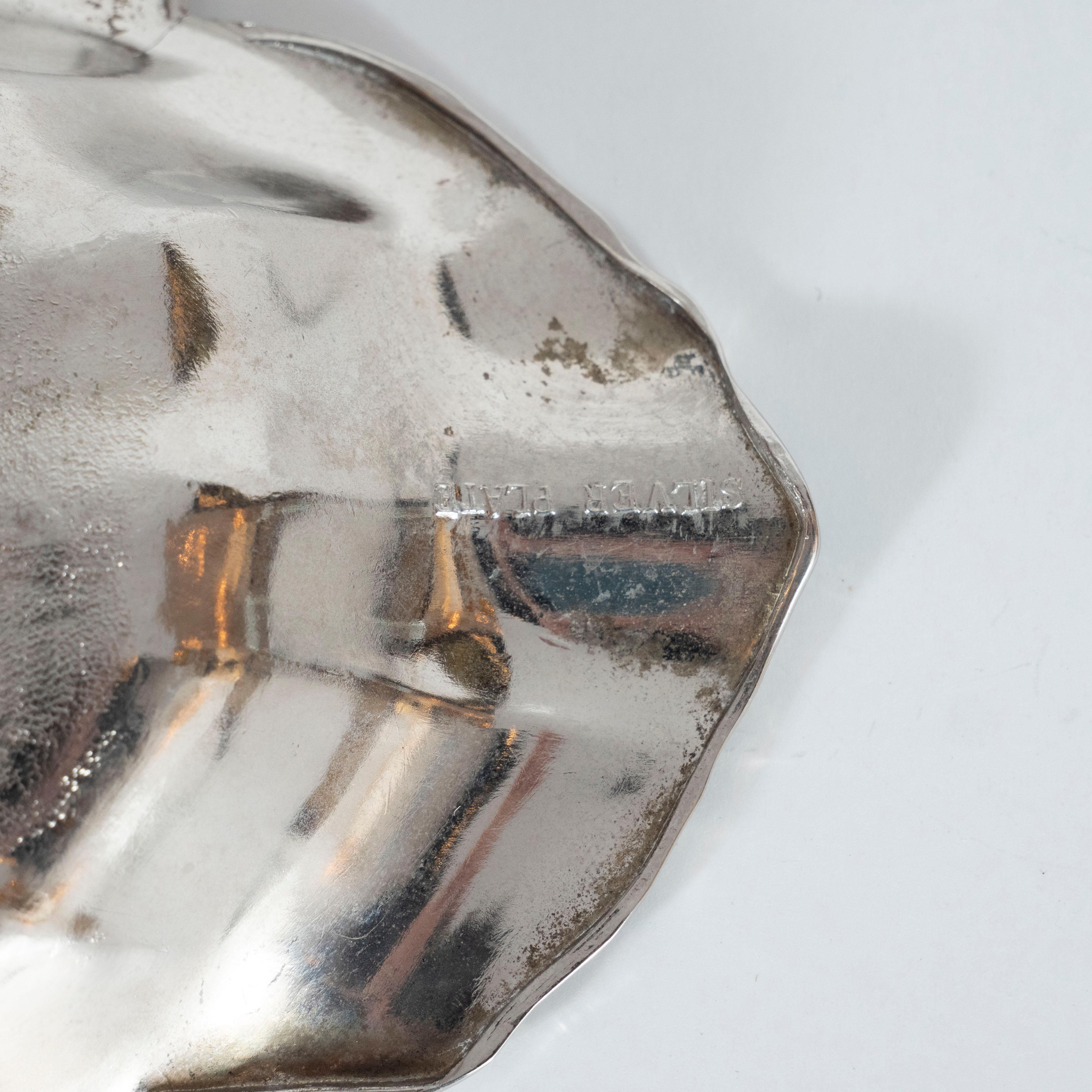 Plat décoratif en forme de feuille de raisin stylisé en métal argenté, moderne du milieu du siècle dernier en vente 1