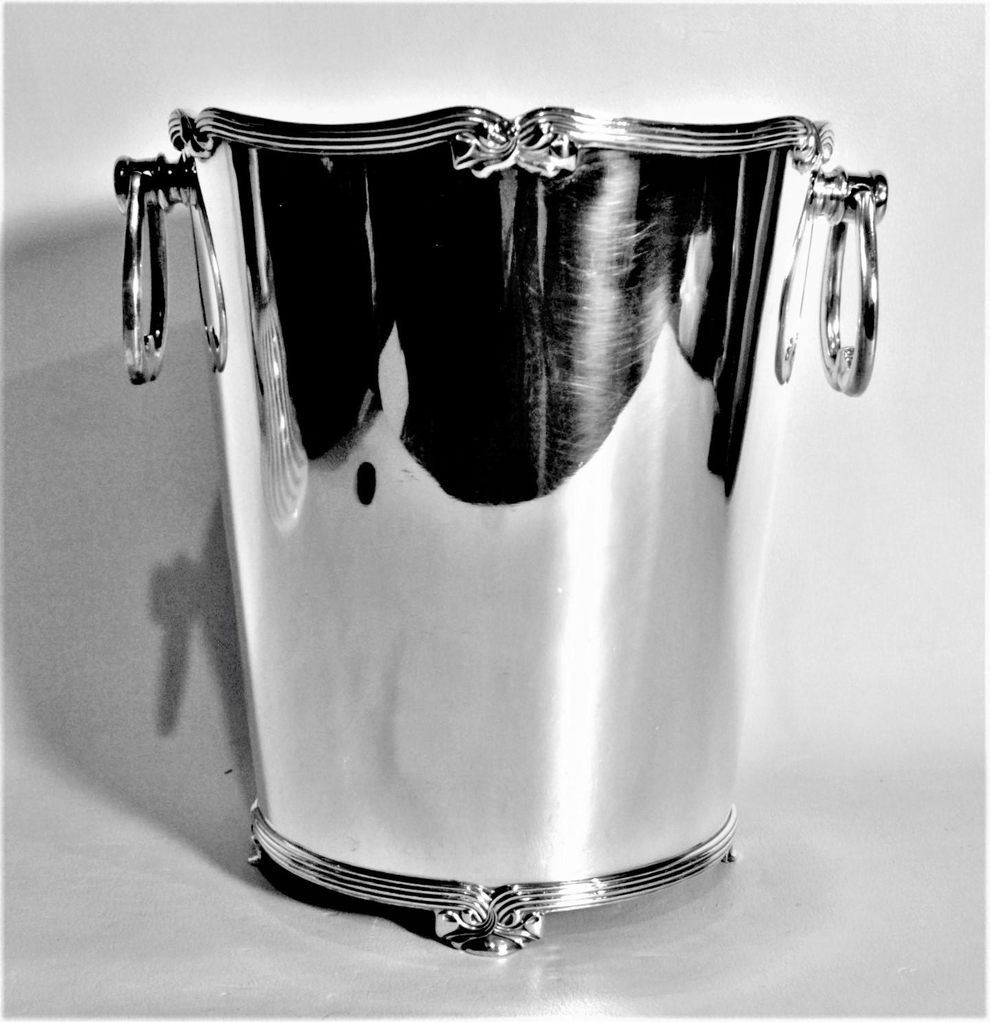 20th Century Mid-Century Modern Silver Plated Footed Ice Bucket with Banded Ribbon Accents For Sale