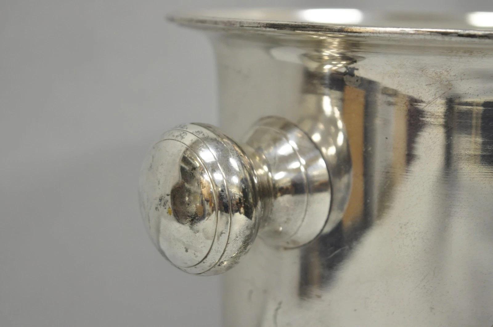 Secchiello per il ghiaccio a due manici placcato in argento del Mid Century Modern Champagne Chiller Urn In condizioni buone in vendita a Philadelphia, PA