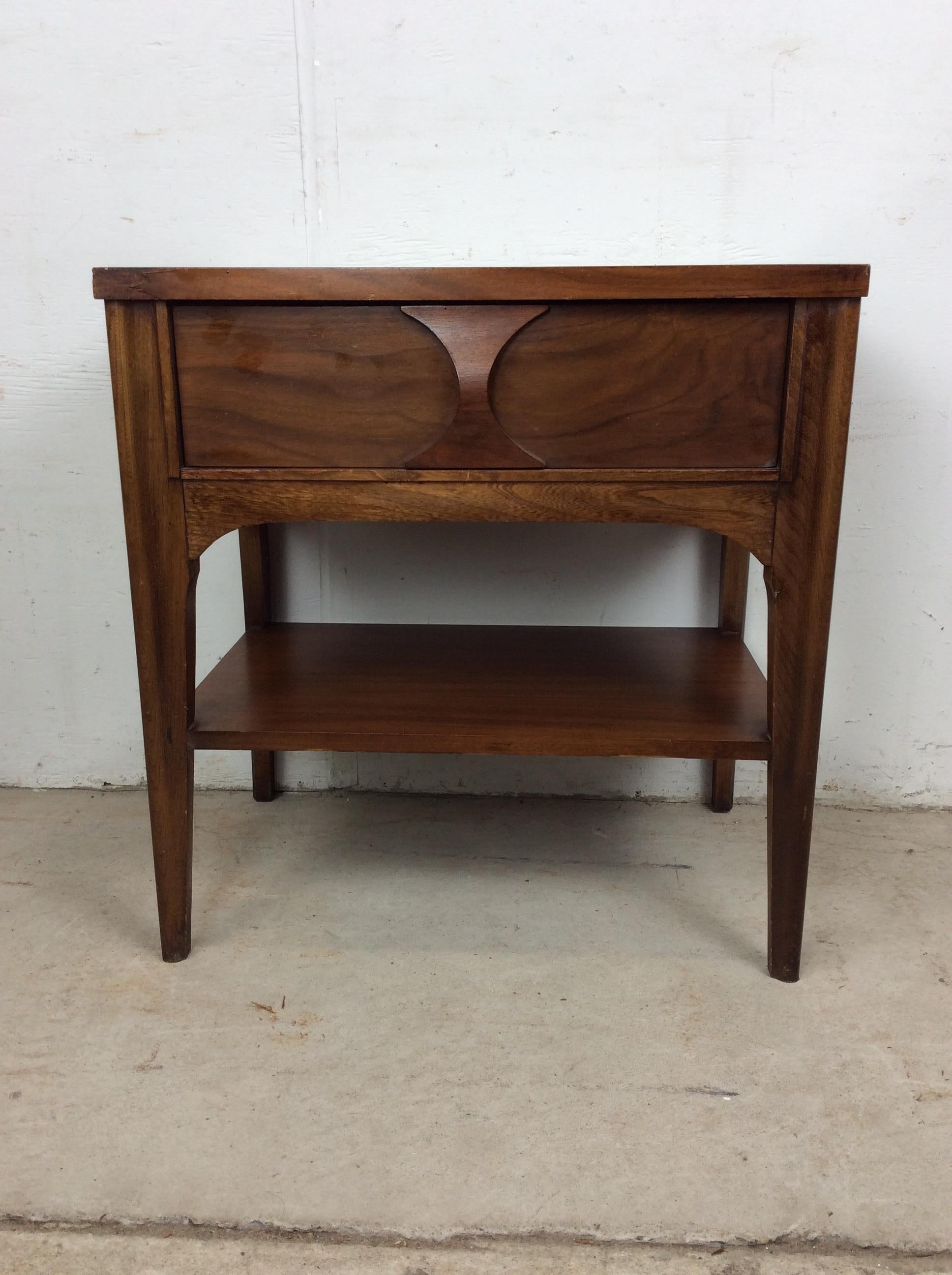 Mid Century Modern Single Drawer End Table by Kent Coffey In Good Condition For Sale In Freehold, NJ
