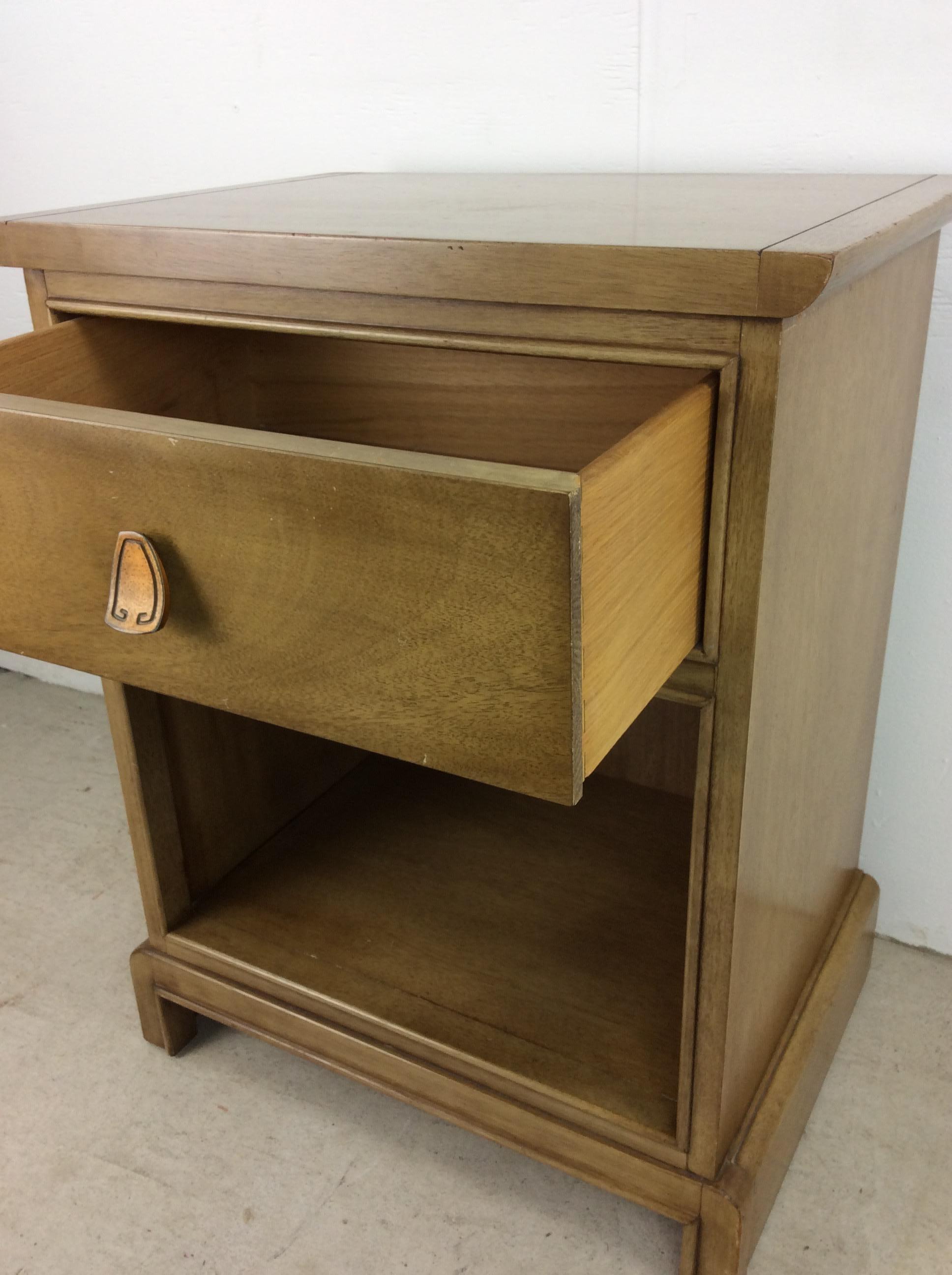 Mid Century Modern Single Drawer Nightstand by Drexel In Good Condition For Sale In Freehold, NJ