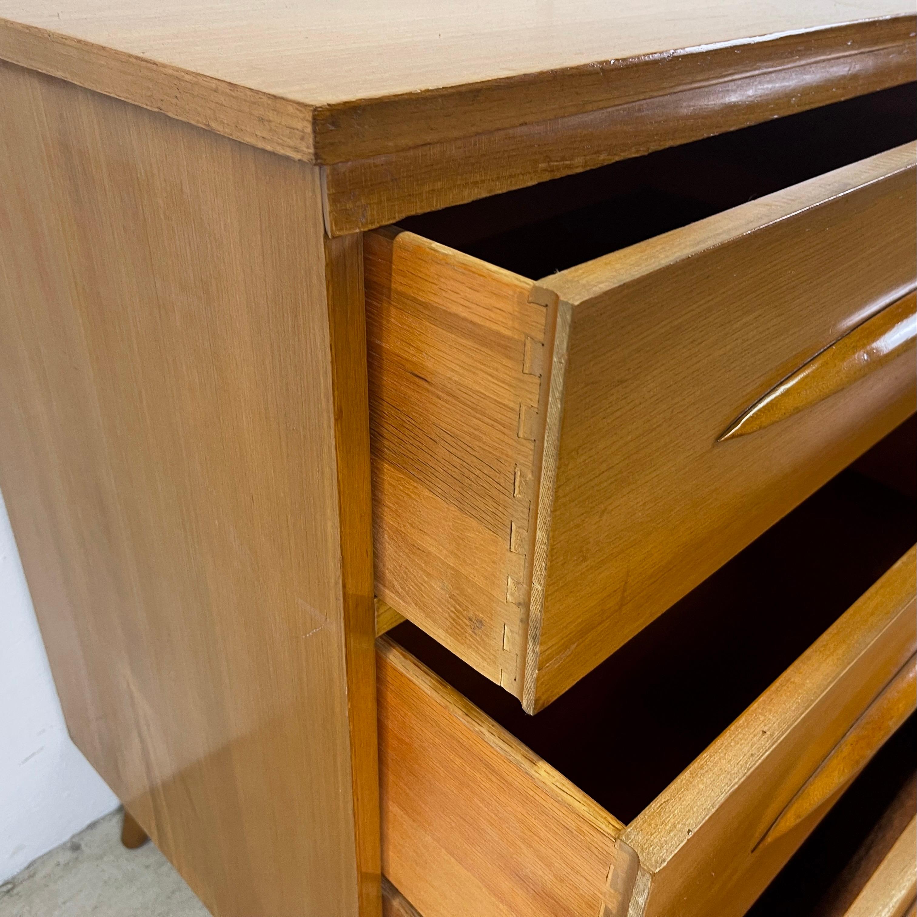 Mid-Century Modern Six Drawer Dresser For Sale 3