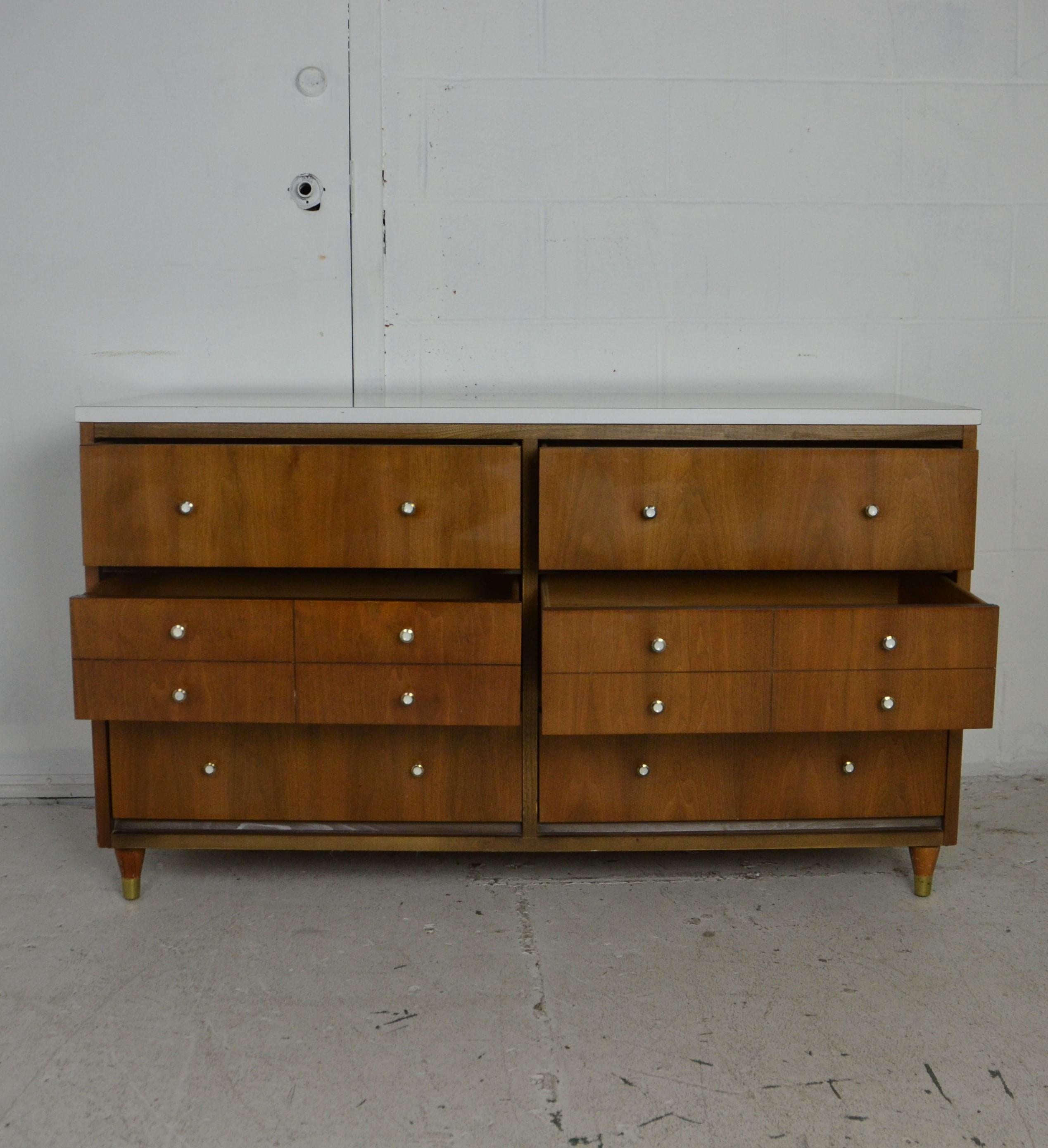 Mid-Century Modern Six- Drawer Dresser In Good Condition In Pomona, CA