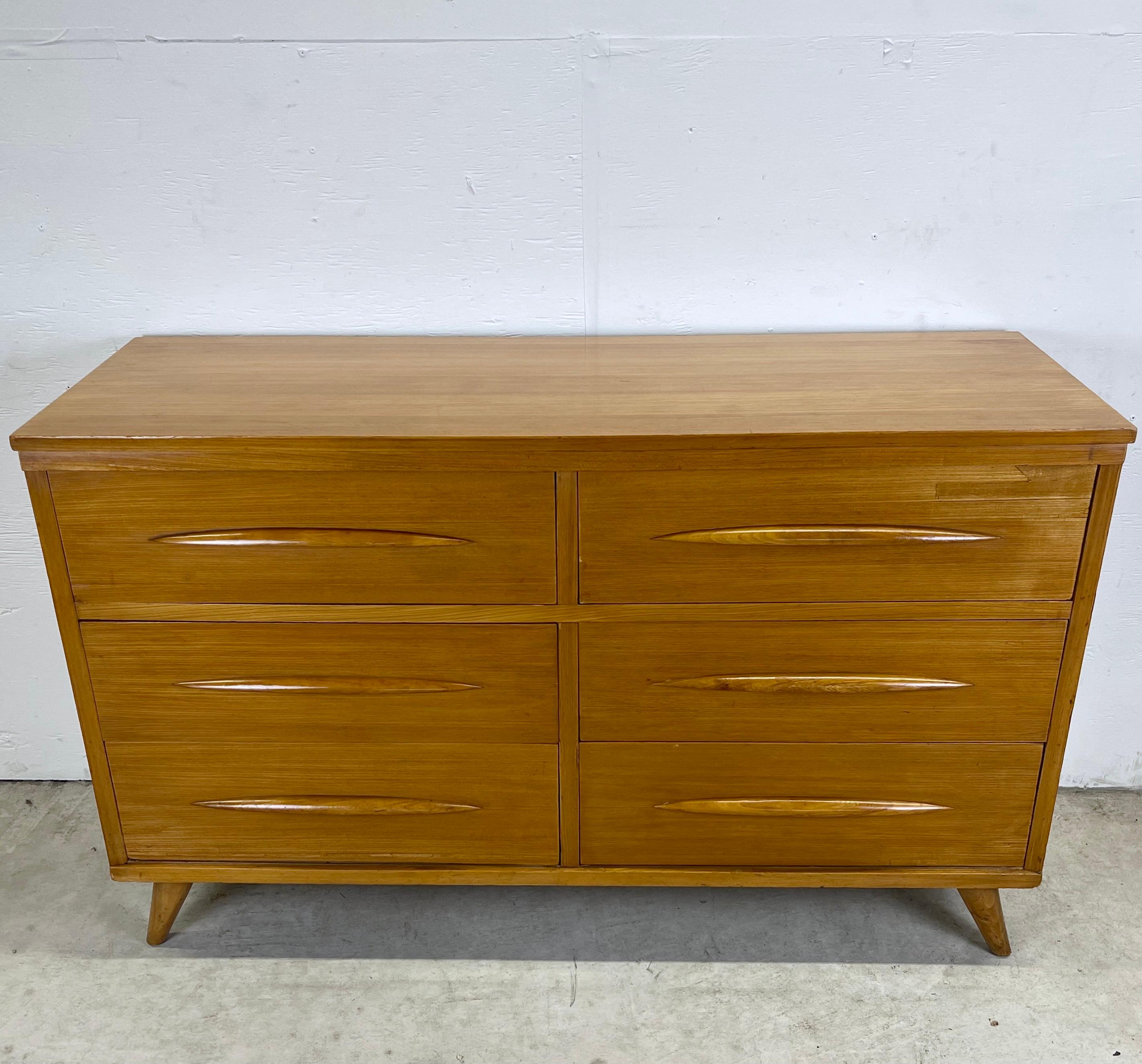 Mid-Century Modern Six Drawer Dresser In Good Condition For Sale In Trenton, NJ