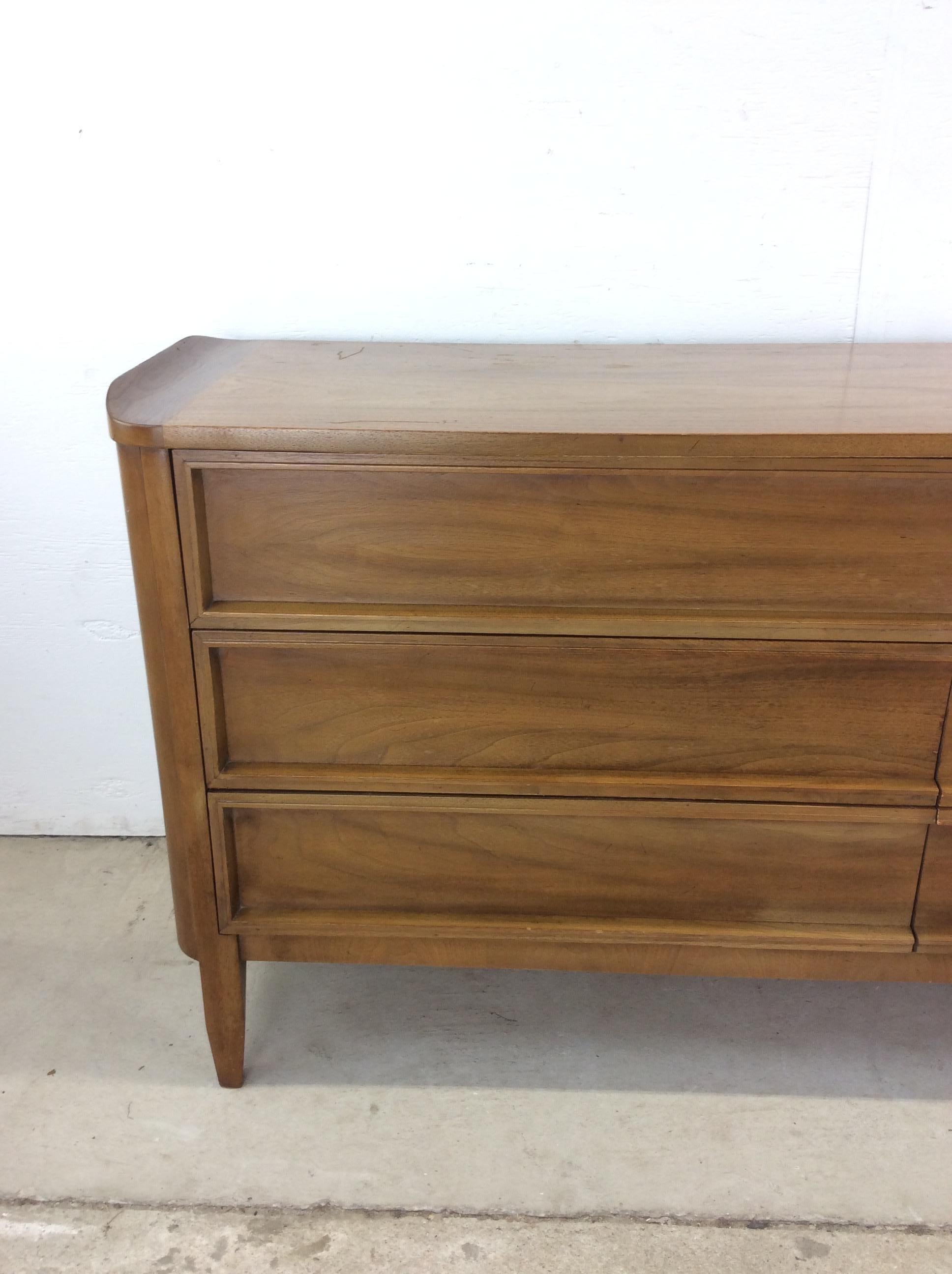 Cómoda baja de seis cajones Mid Century Modern by American of Martinsville en venta 3