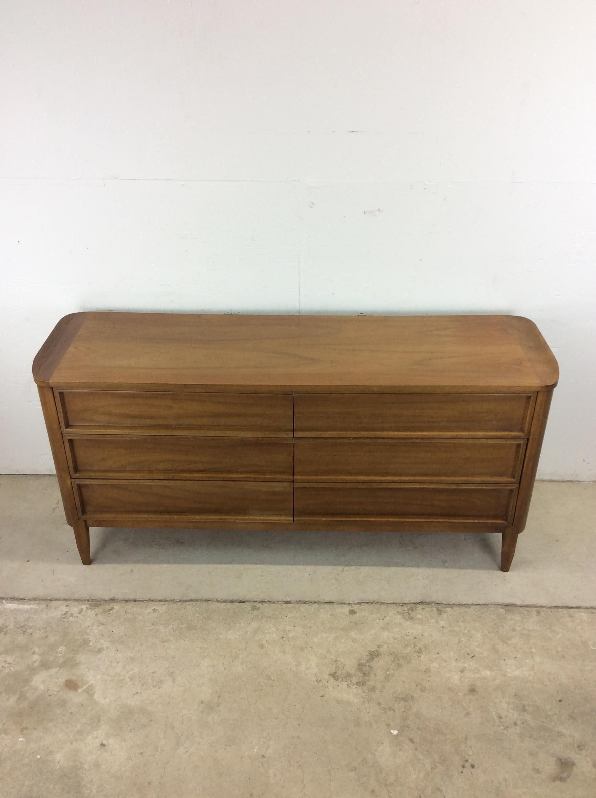 Cómoda baja de seis cajones Mid Century Modern by American of Martinsville Estadounidense en venta