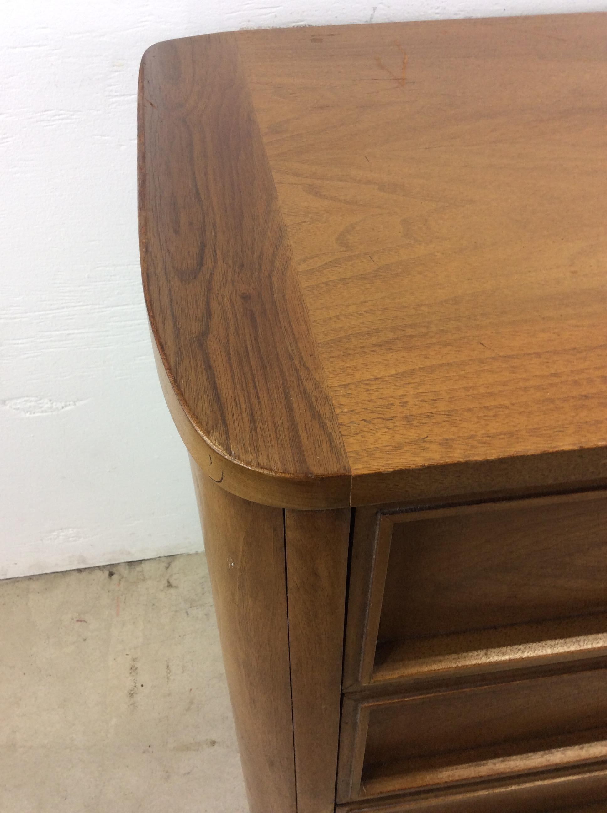 Cómoda baja de seis cajones Mid Century Modern by American of Martinsville siglo XX en venta