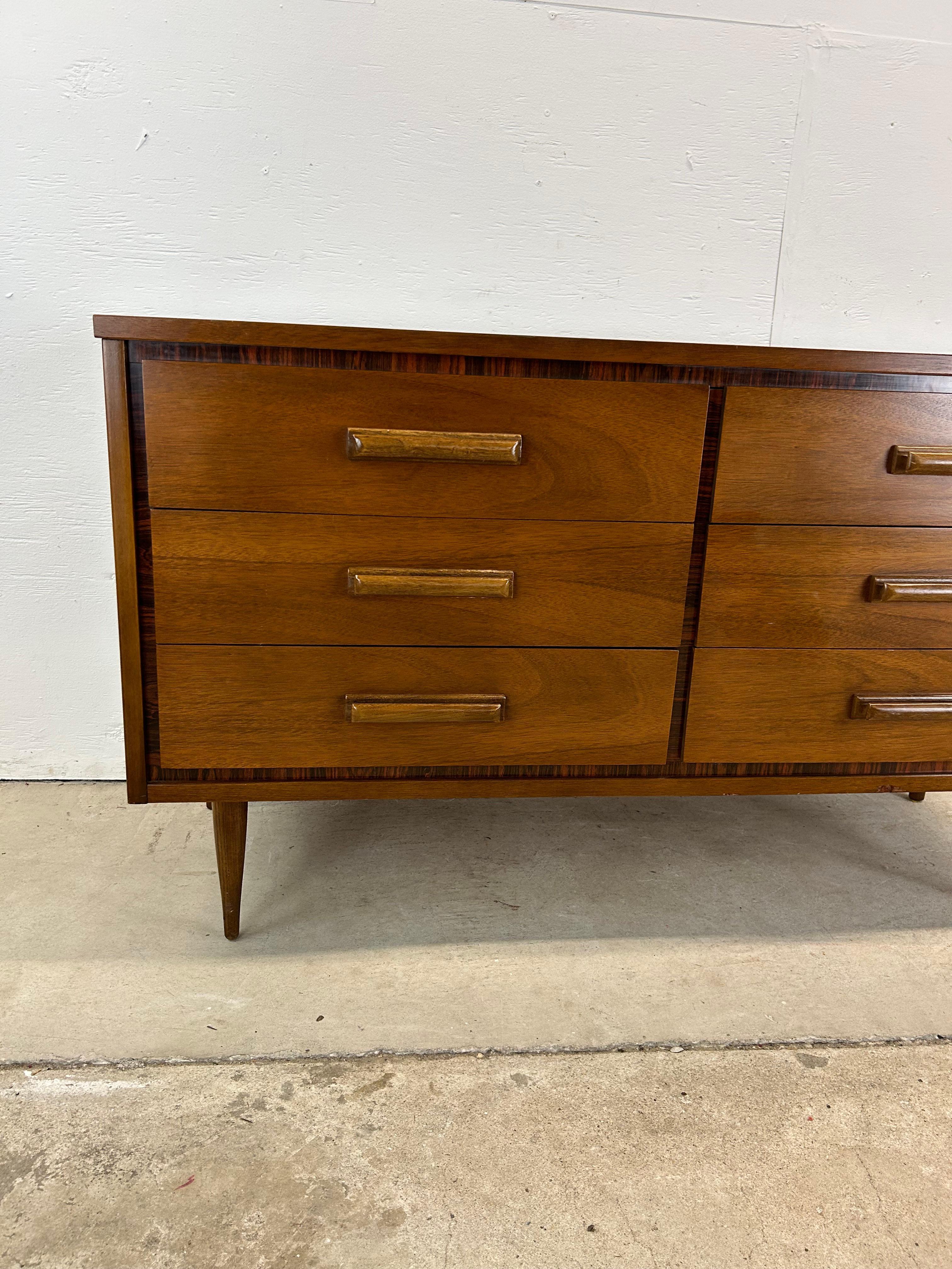 Comò basso a sei cassetti con specchio, in stile Mid Century Modern in vendita 2