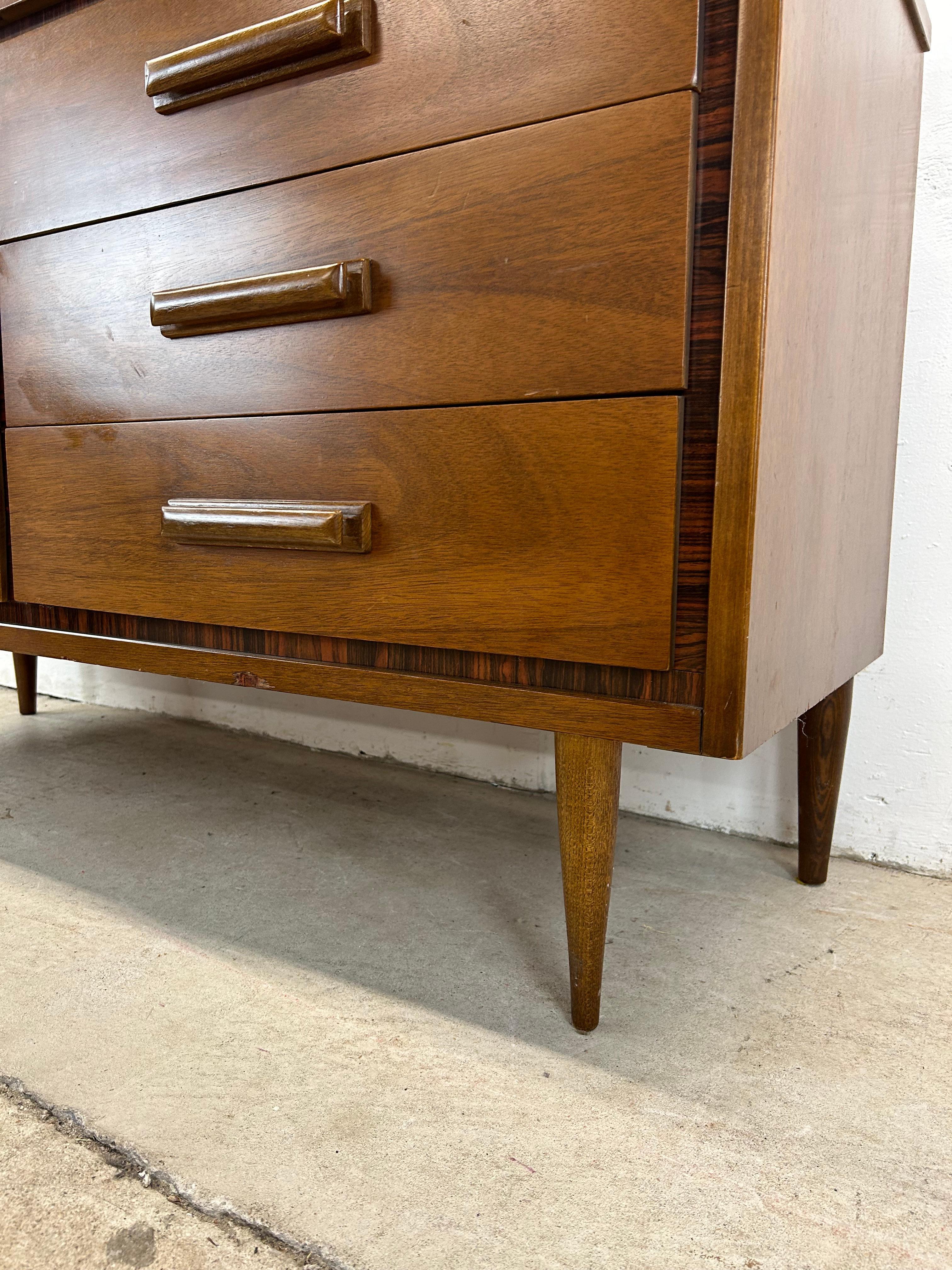 Comò basso a sei cassetti con specchio, in stile Mid Century Modern in vendita 3