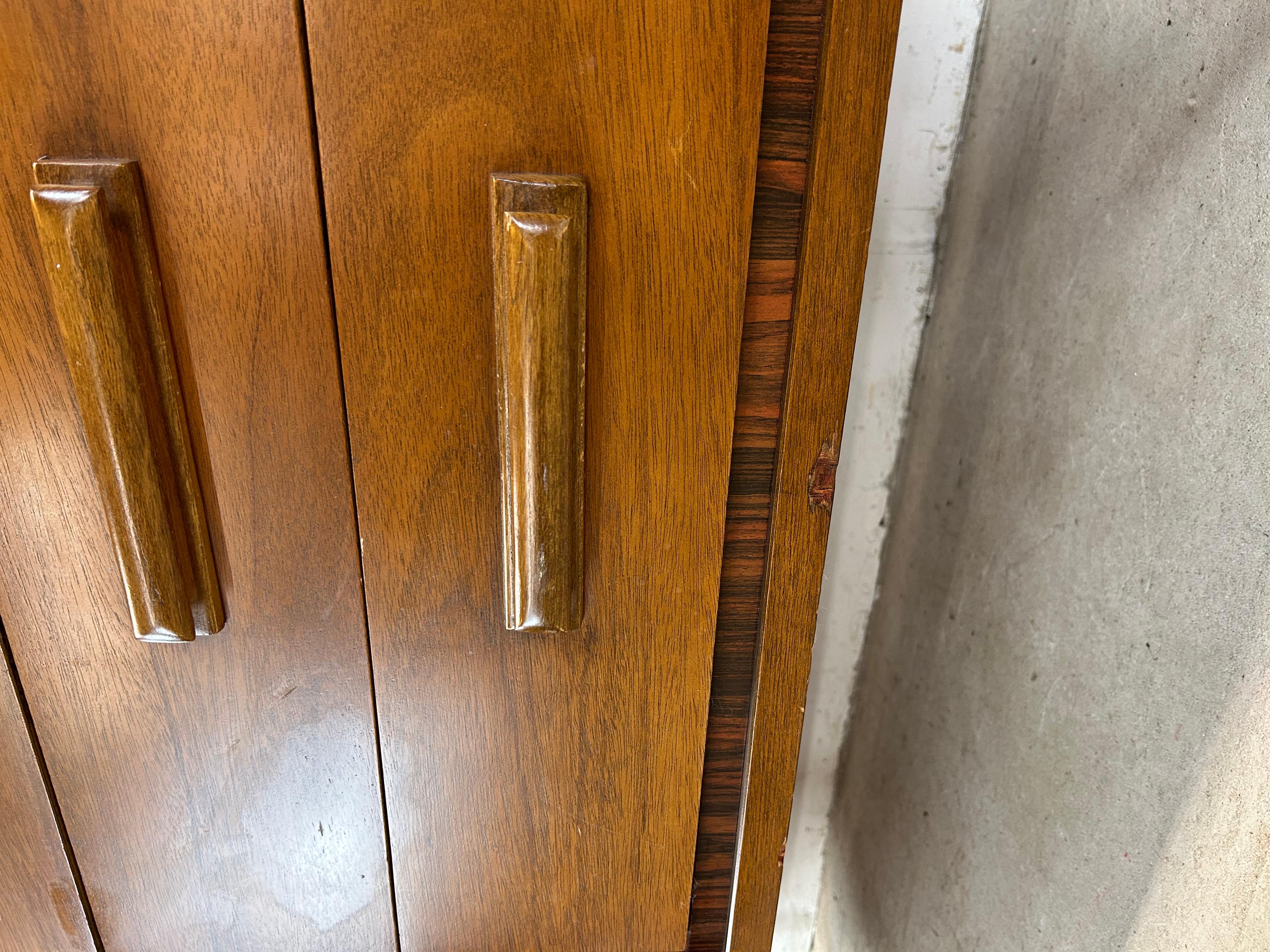 Comò basso a sei cassetti con specchio, in stile Mid Century Modern in vendita 4