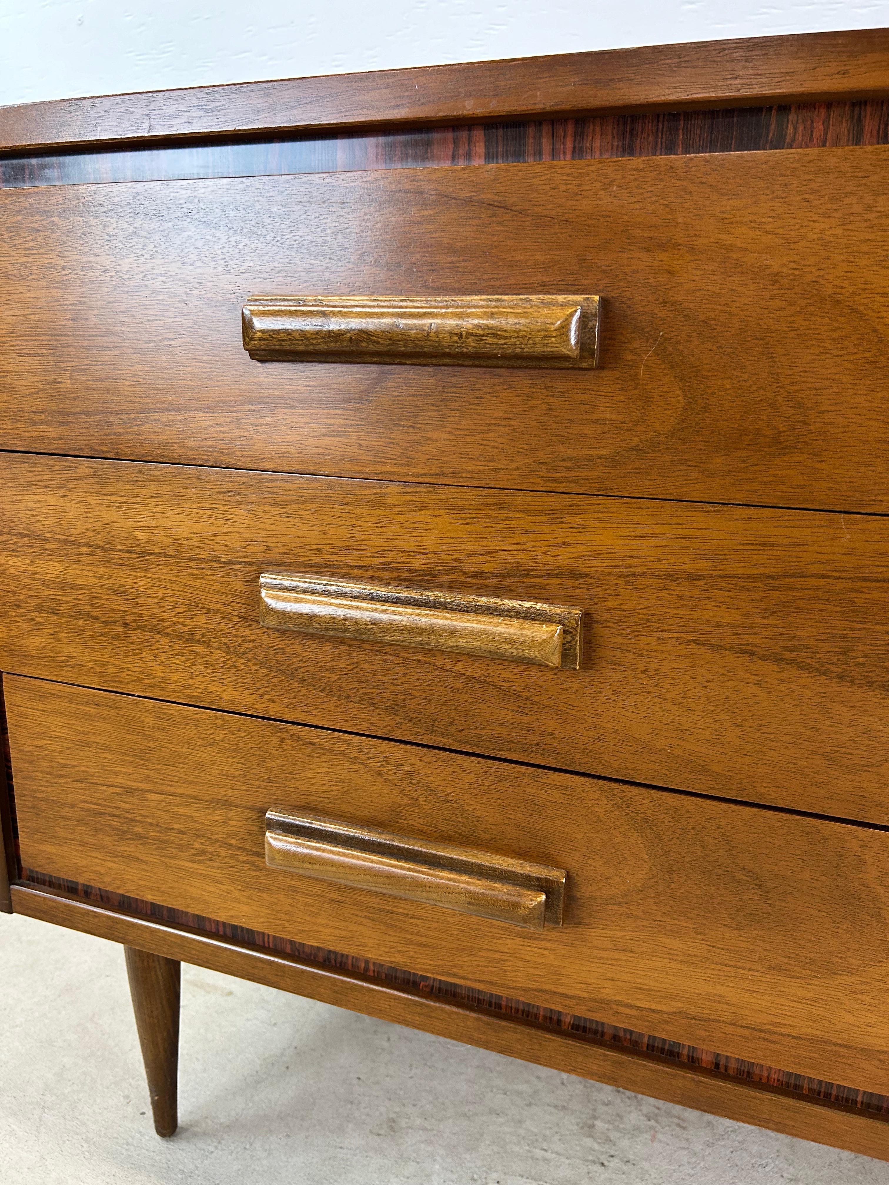 Comò basso a sei cassetti con specchio, in stile Mid Century Modern in vendita 6