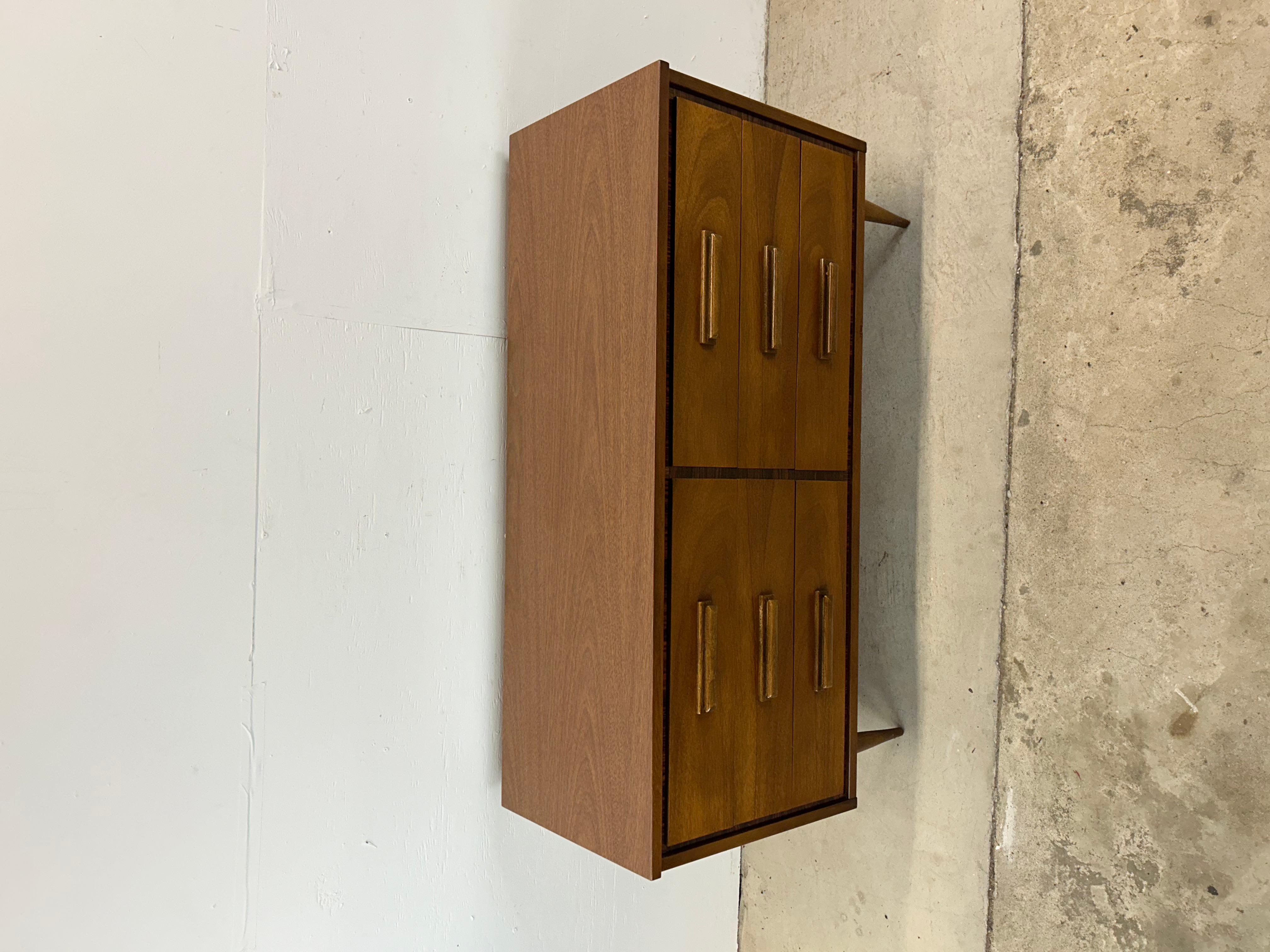 Comò basso a sei cassetti con specchio, in stile Mid Century Modern in vendita 9