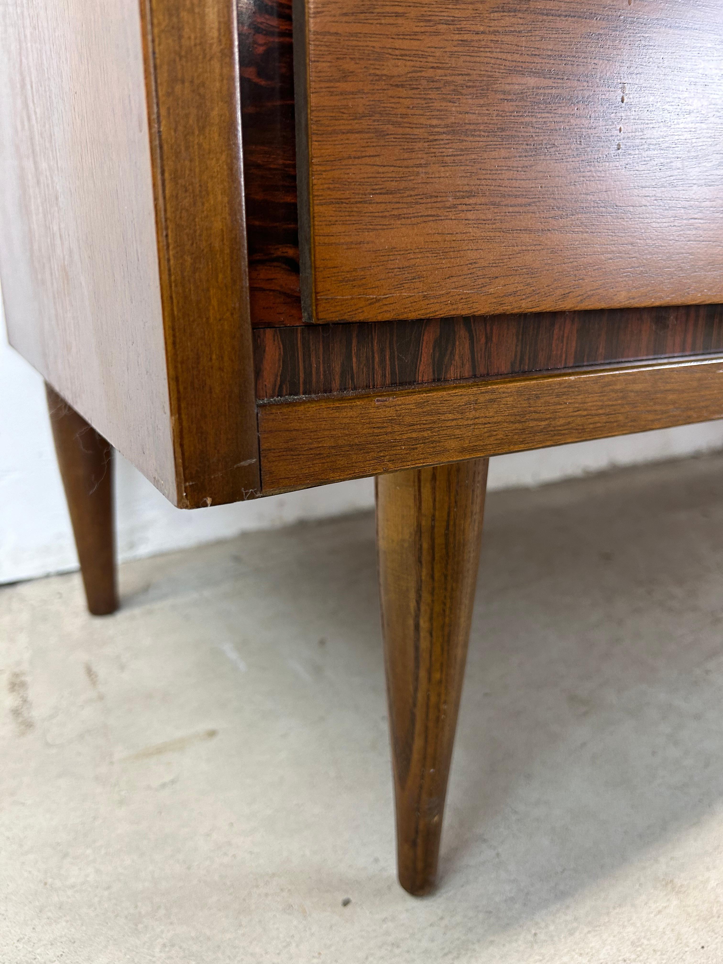 Comò basso a sei cassetti con specchio, in stile Mid Century Modern in vendita 12