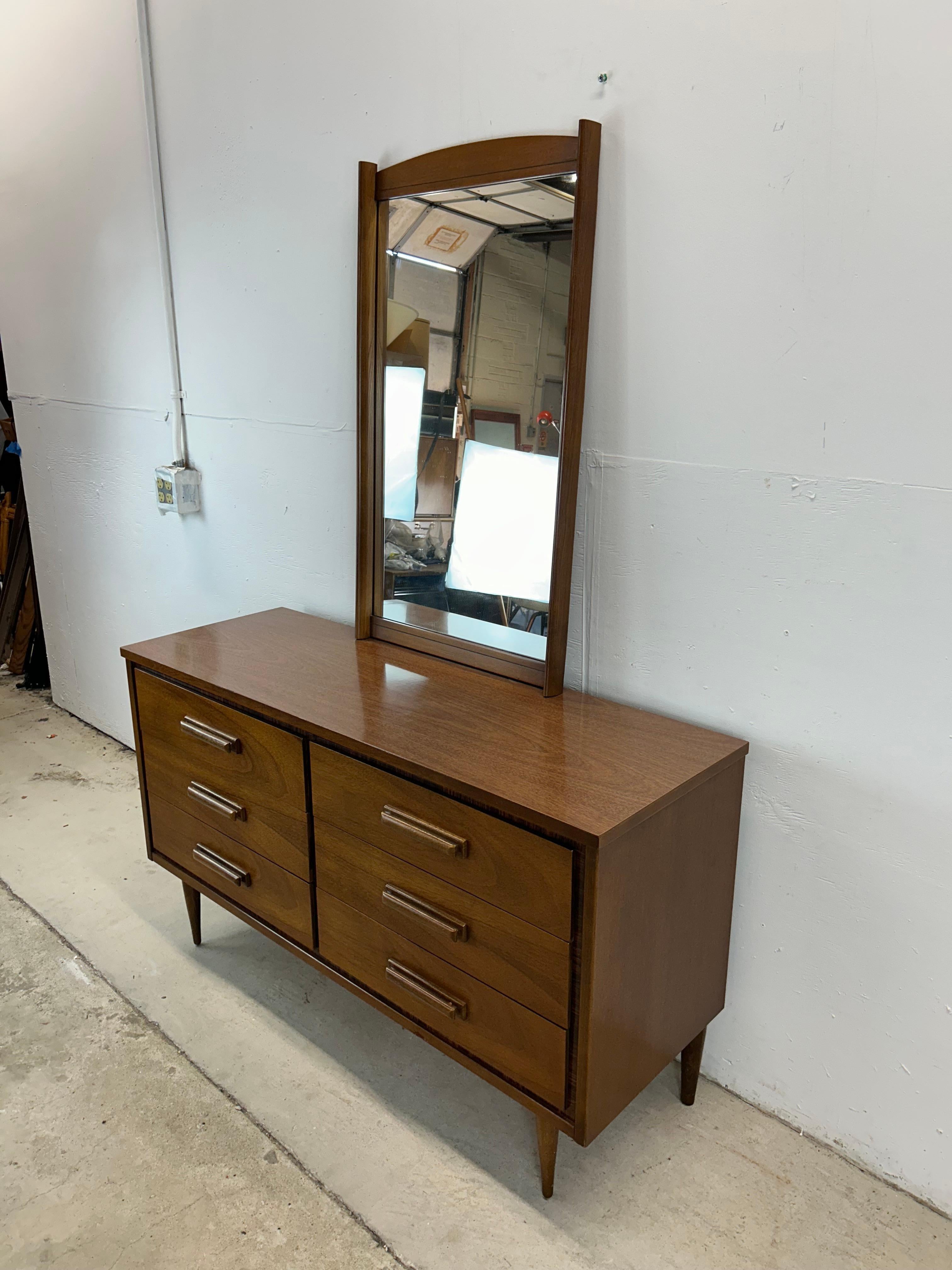 Americano Comò basso a sei cassetti con specchio, in stile Mid Century Modern in vendita