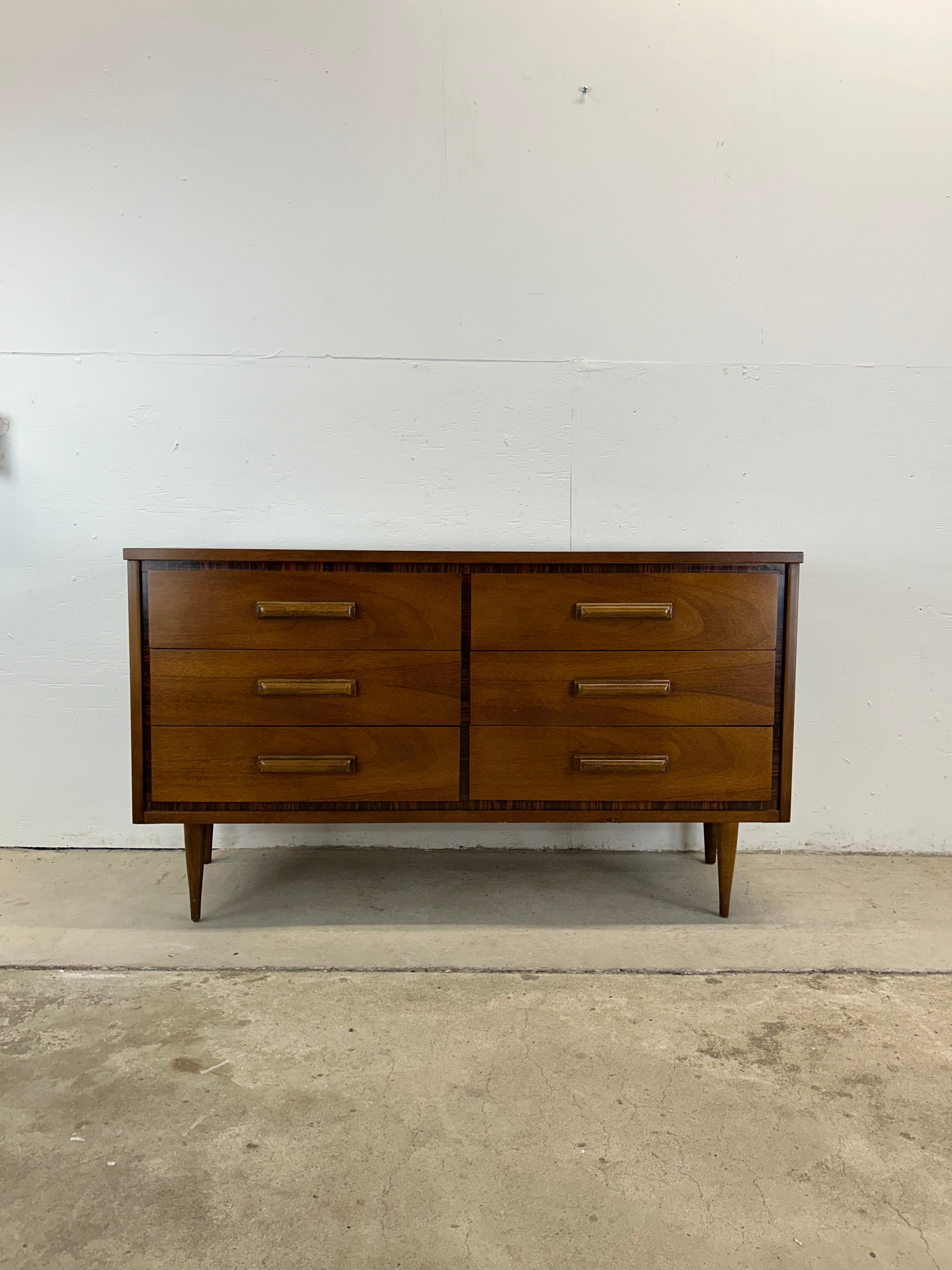 Formica Comò basso a sei cassetti con specchio, in stile Mid Century Modern in vendita