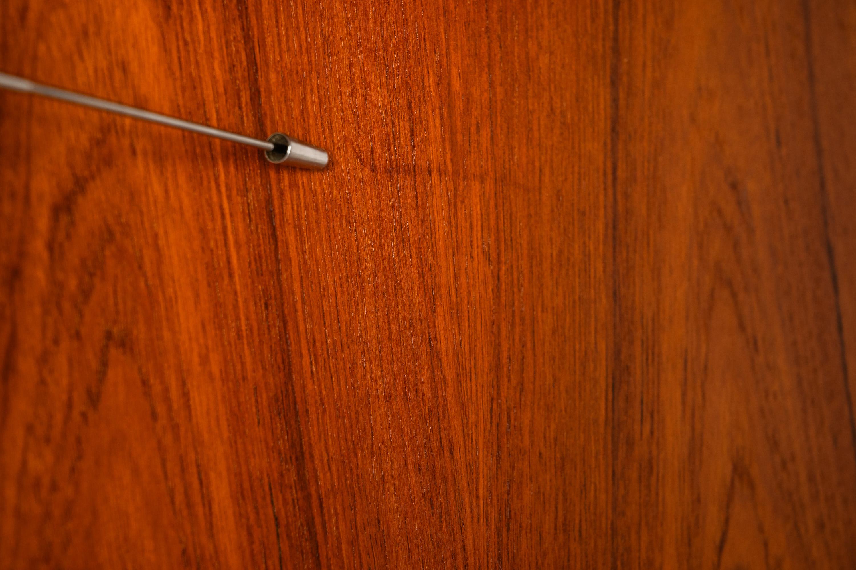 Scrivania a sei cassetti in teak di Morredi, Danimarca, 1960 ca. in vendita 7