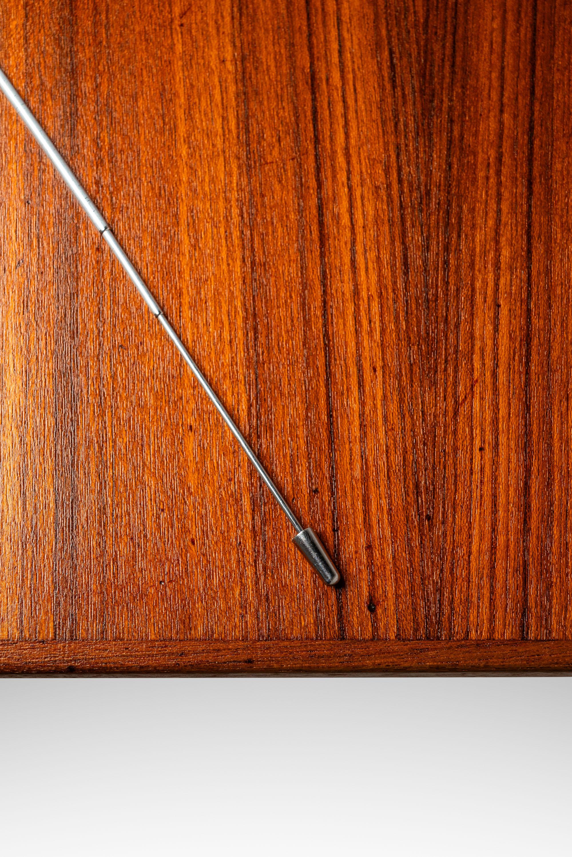 Scrivania a sei cassetti in teak di Morredi, Danimarca, 1960 ca. in vendita 10