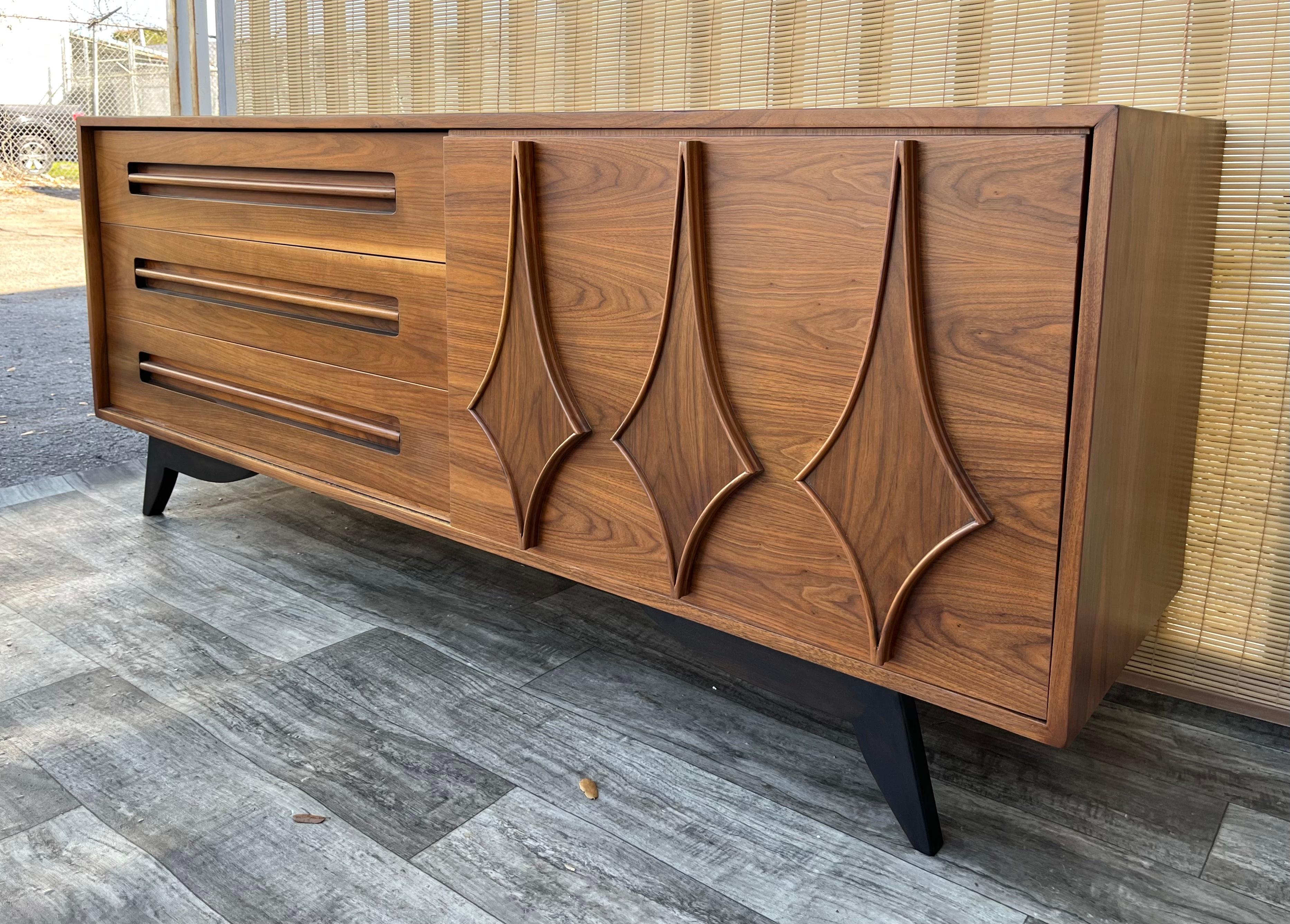 Mid-20th Century Mid Century Modern Six Drawers Credenza by Young Manufacturing. Circa 1960s For Sale