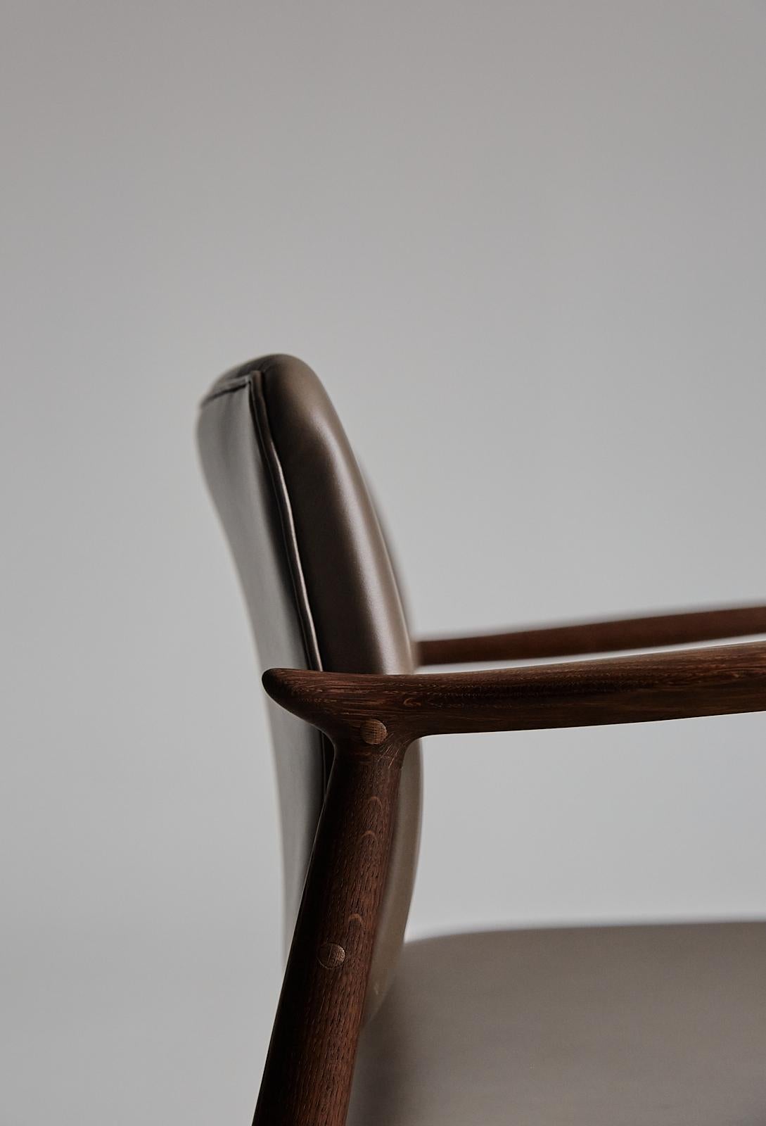 Silla moderna de mediados de siglo SJ.67 Captain, de Erik Buck. Nueva edición en venta 8
