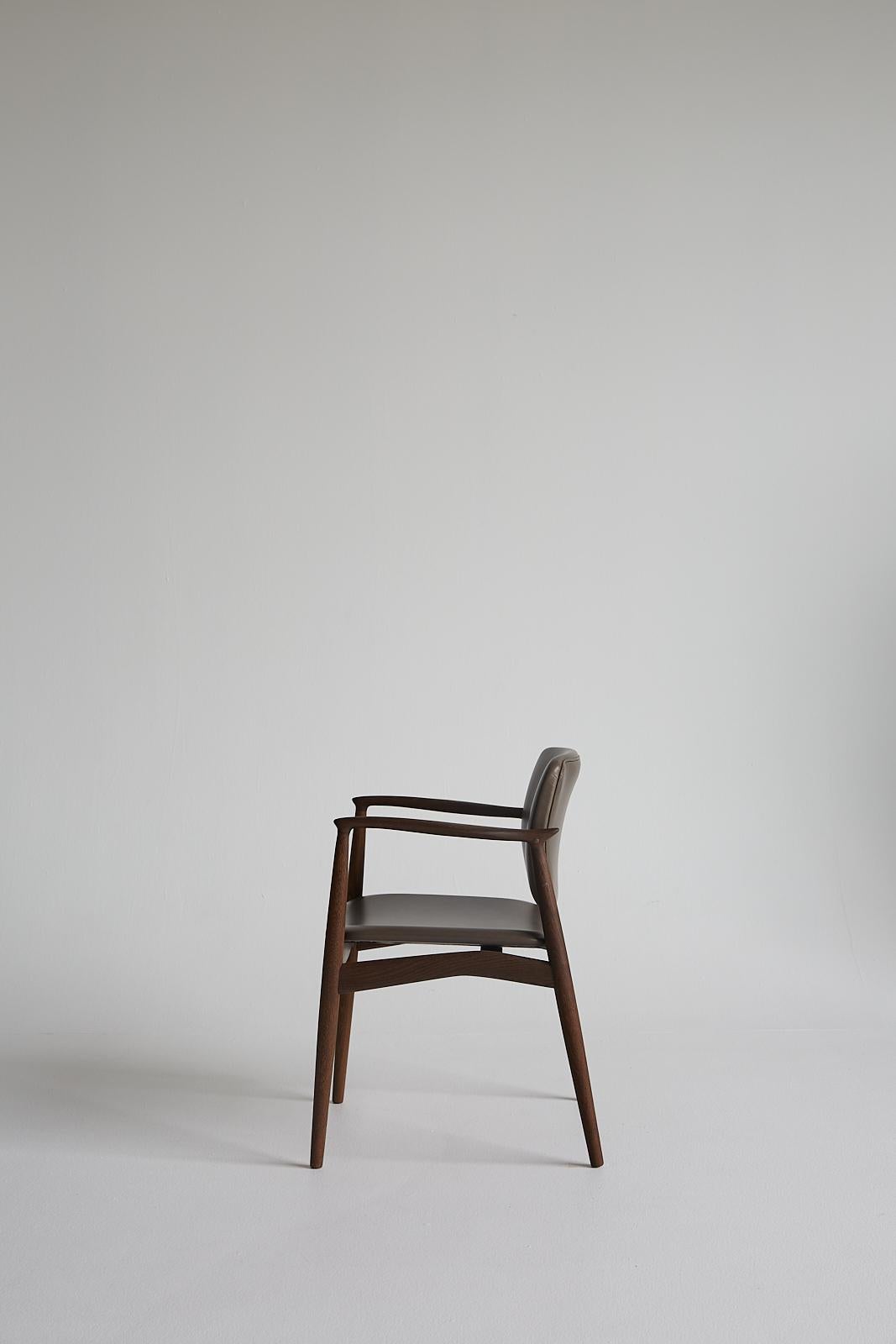 Silla moderna de mediados de siglo SJ.67 Captain, de Erik Buck. Nueva edición Siglo XXI y contemporáneo en venta