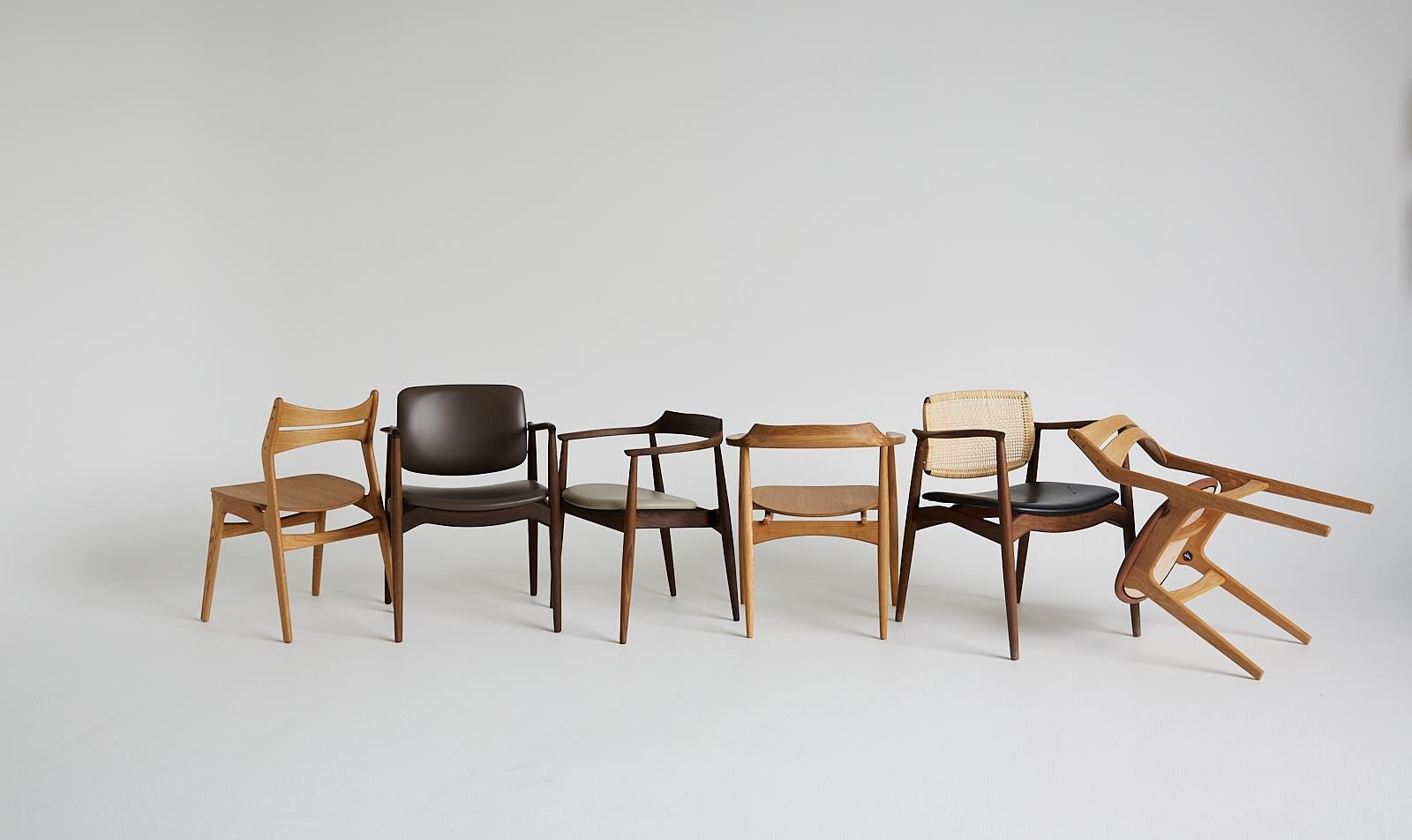 Sedia SJ.750 OVAL di Arne Wahl Iversen, in stile Mid-Century Modern. Nuova edizione in vendita 7