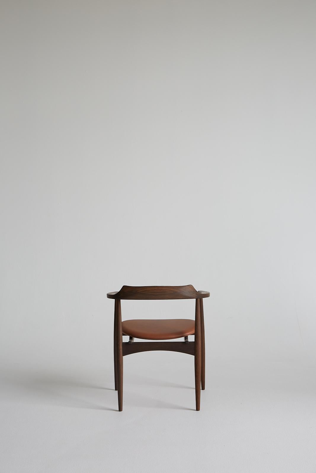 Scandinavo moderno Sedia SJ.750 OVAL di Arne Wahl Iversen, in stile Mid-Century Modern. Nuova edizione in vendita