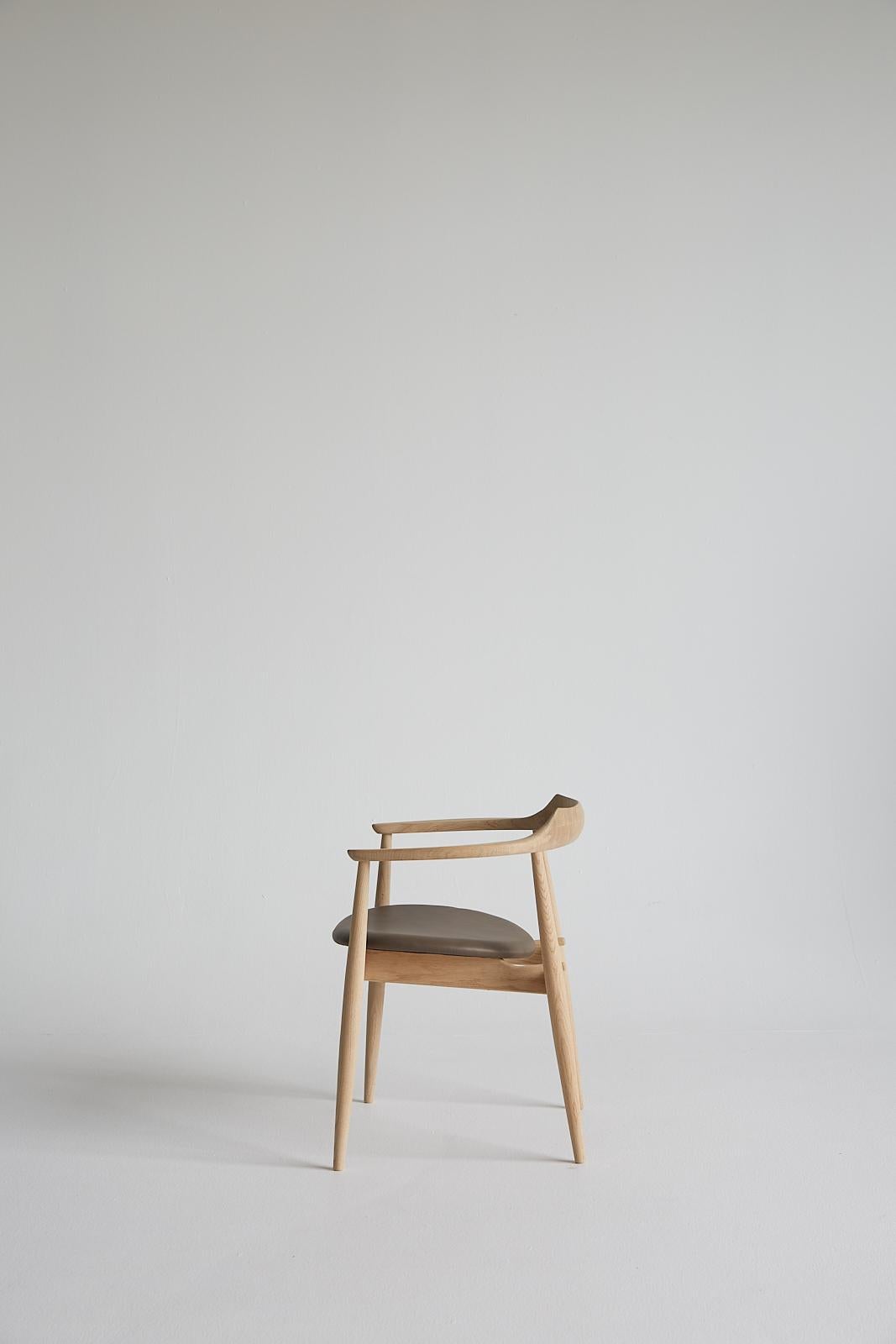 Scandinavian Modern Mid-Century modern SJ.750 OVAL chair by Arne Wahl Iversen. New edition For Sale
