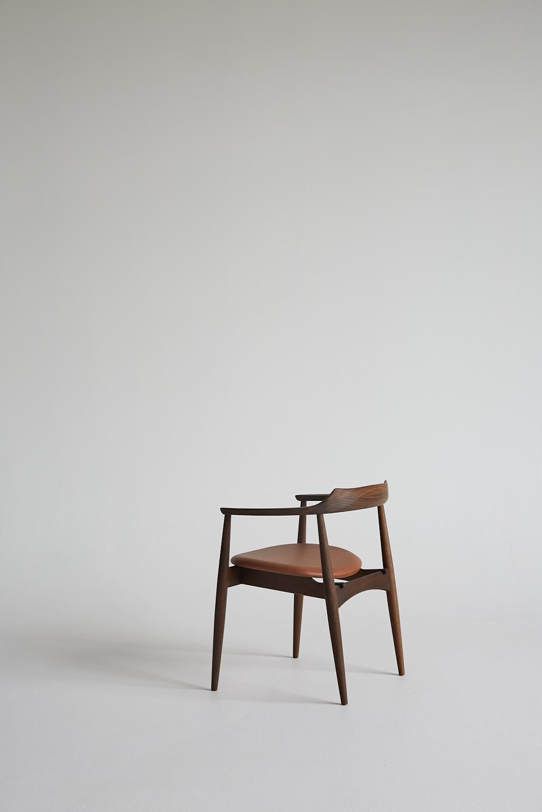Scandinavo Sedia SJ.750 OVAL di Arne Wahl Iversen, in stile Mid-Century Modern. Nuova edizione in vendita