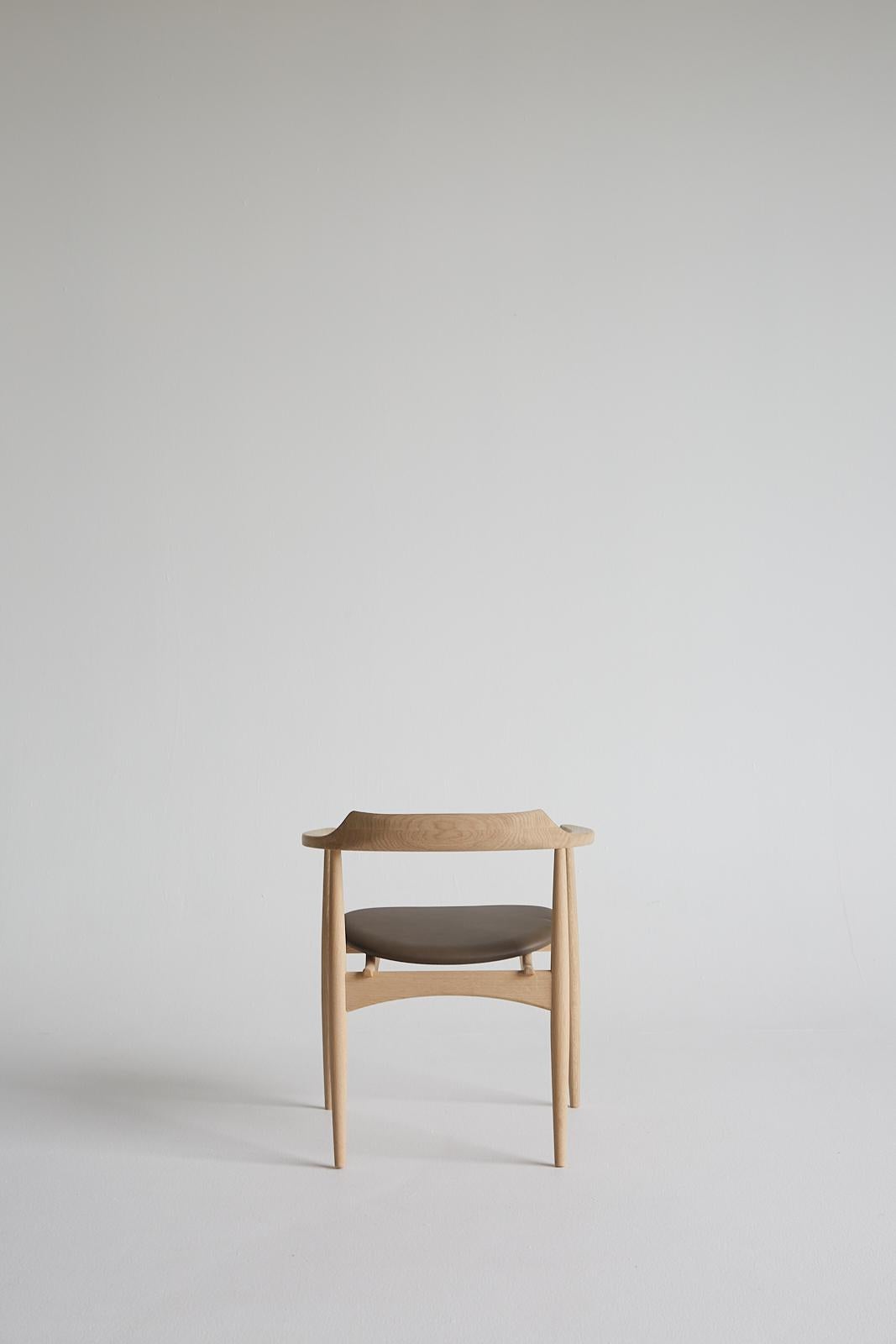 Danish Mid-Century modern SJ.750 OVAL chair by Arne Wahl Iversen. New edition For Sale