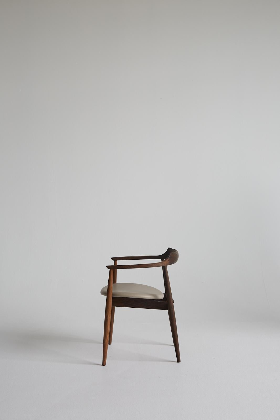 XXI secolo e contemporaneo Sedia SJ.750 OVAL di Arne Wahl Iversen, in stile Mid-Century Modern. Nuova edizione in vendita