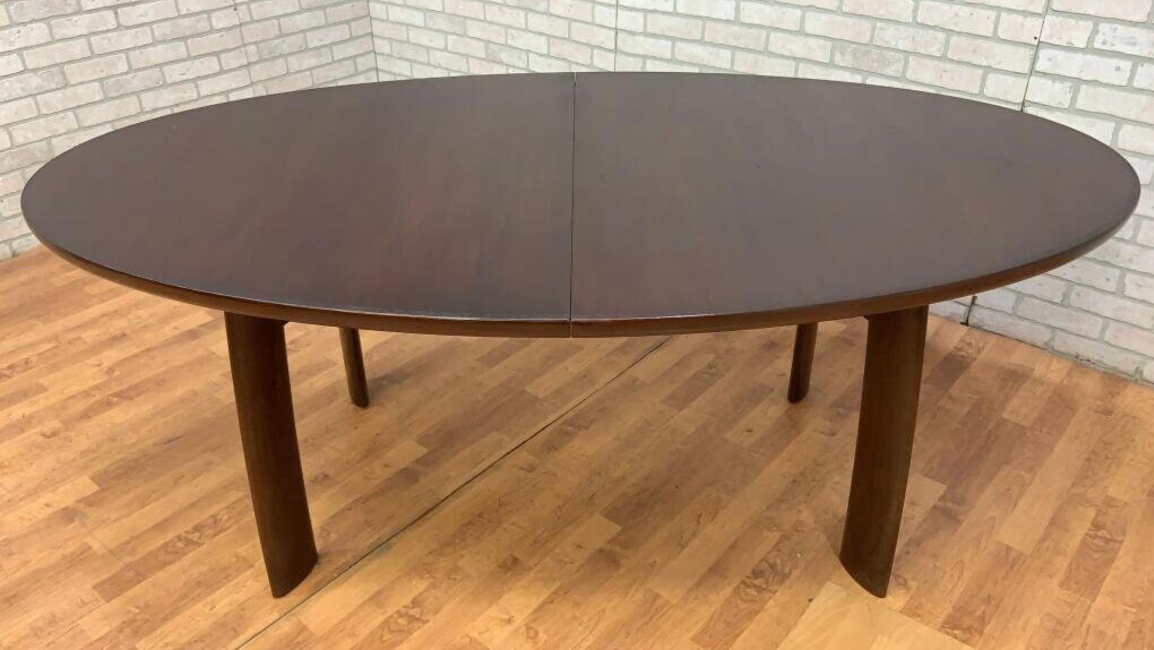 Mid-Century Modern Table de salle à manger ovale en palissandre The Moderns en vente