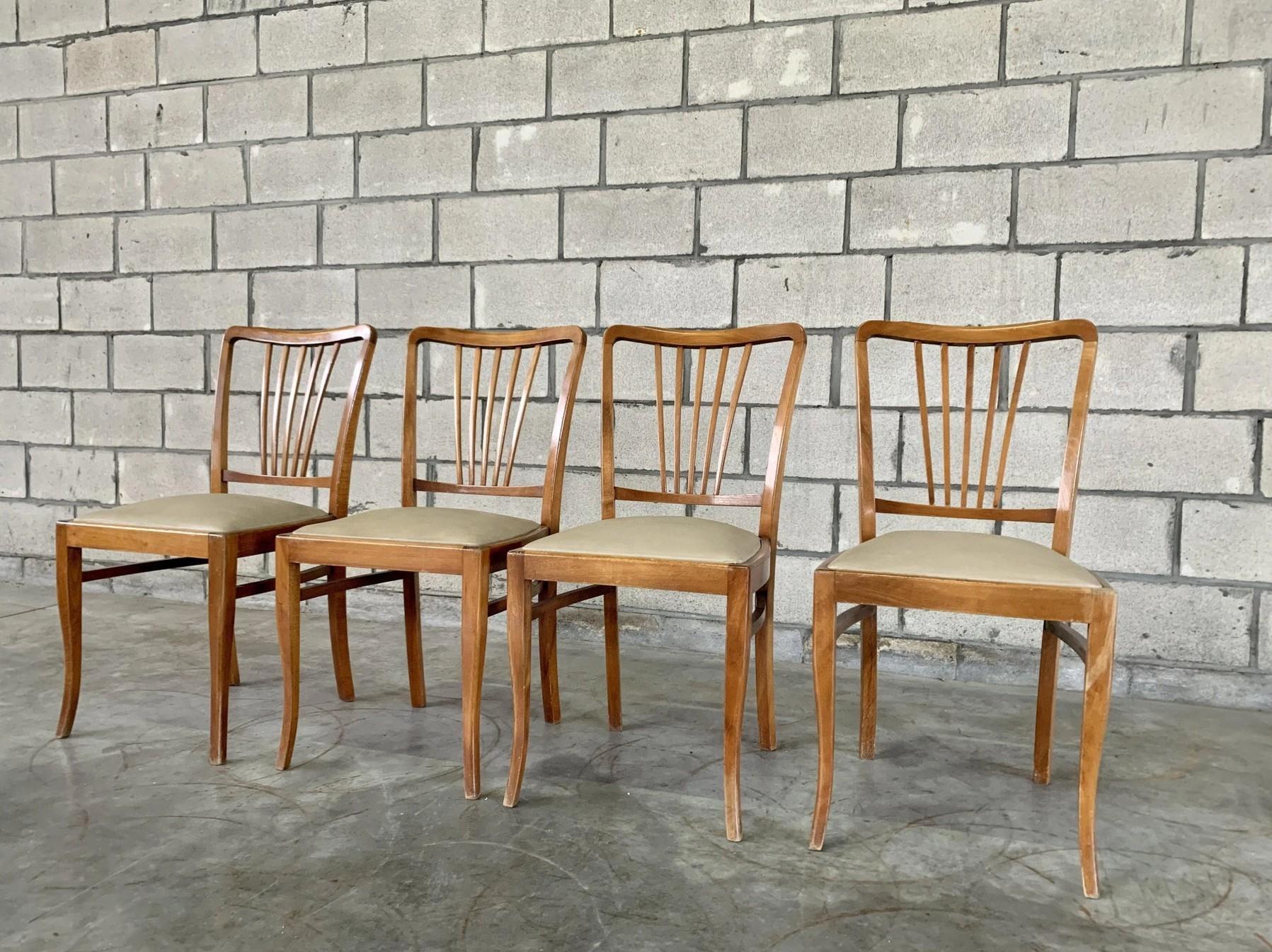 Mid Century Modern Slat Back Dining Chairs - Set of 4 Bon état - En vente à Bridgeport, CT
