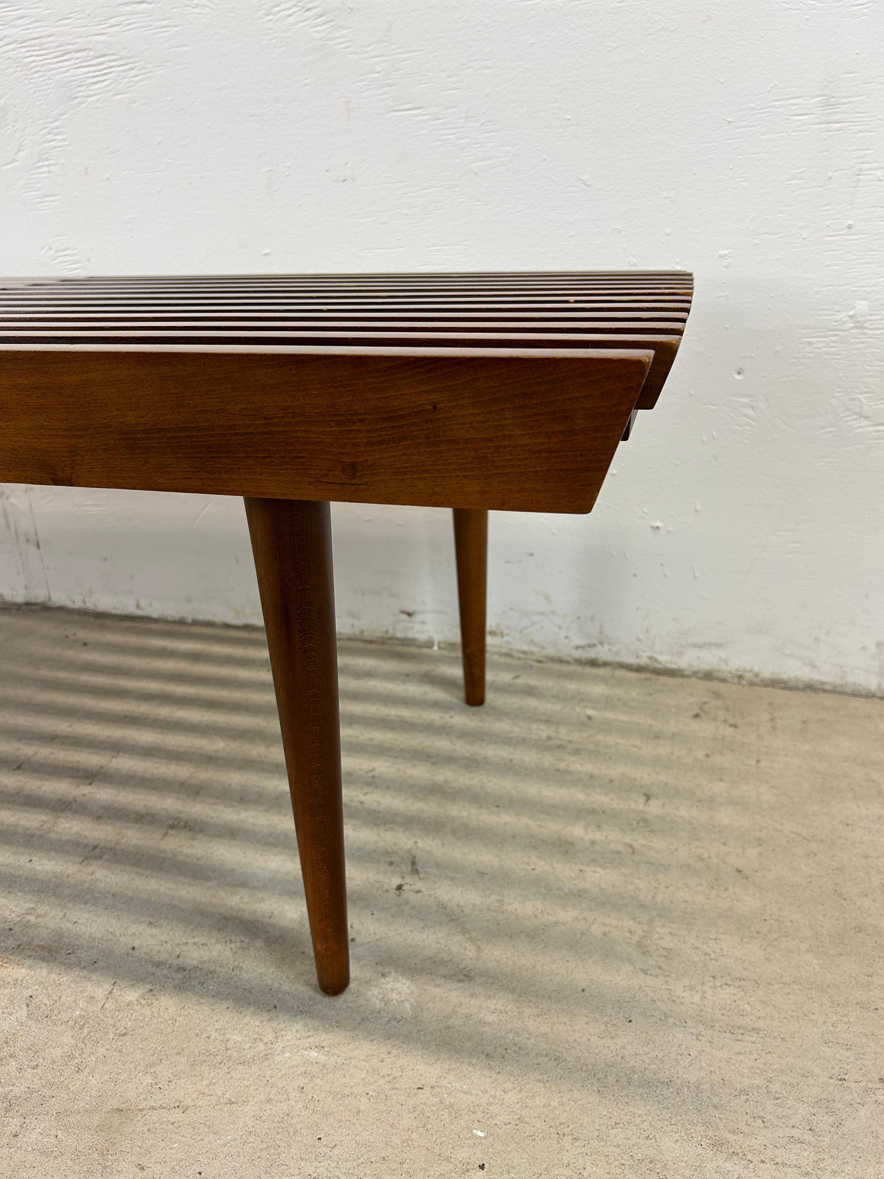 Table basse à lattes moderne du milieu du siècle dernier à la manière de Adrian Pearsall en vente 4