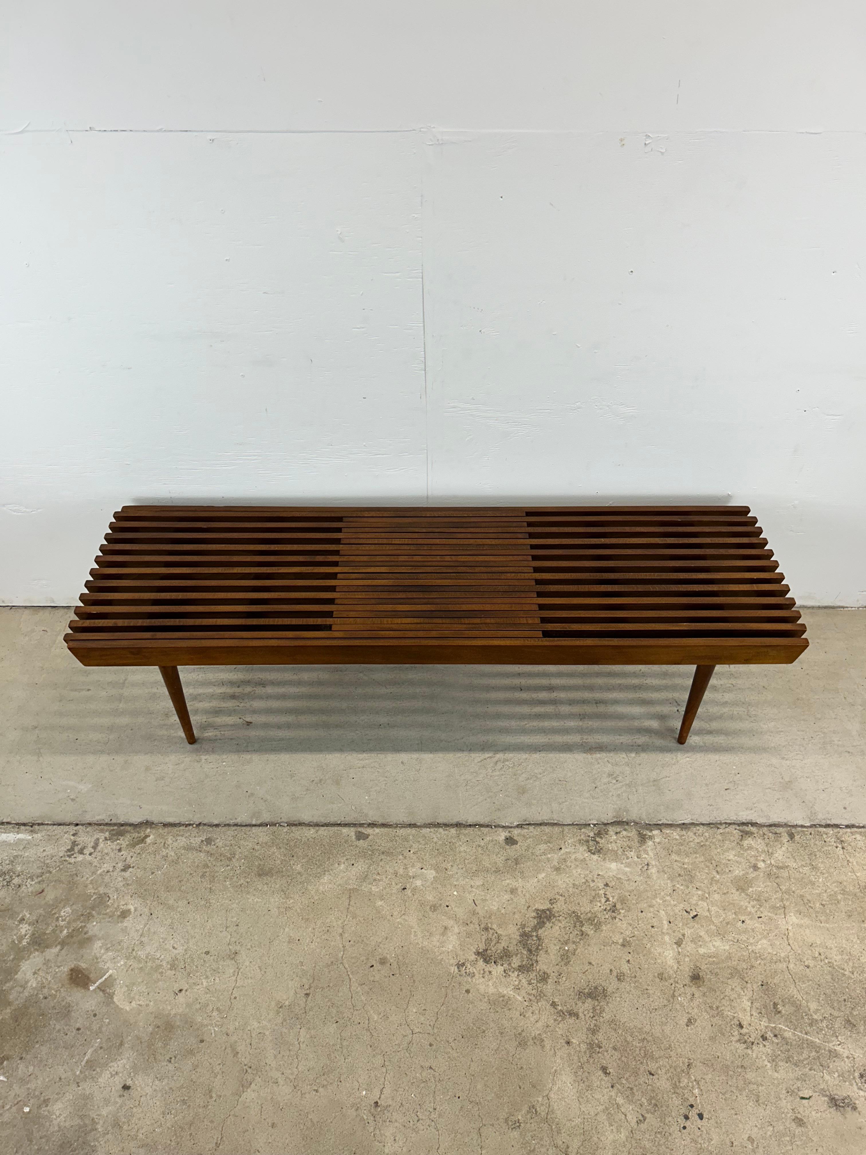 Mid-Century Modern Table basse à lattes moderne du milieu du siècle dernier à la manière de Adrian Pearsall en vente