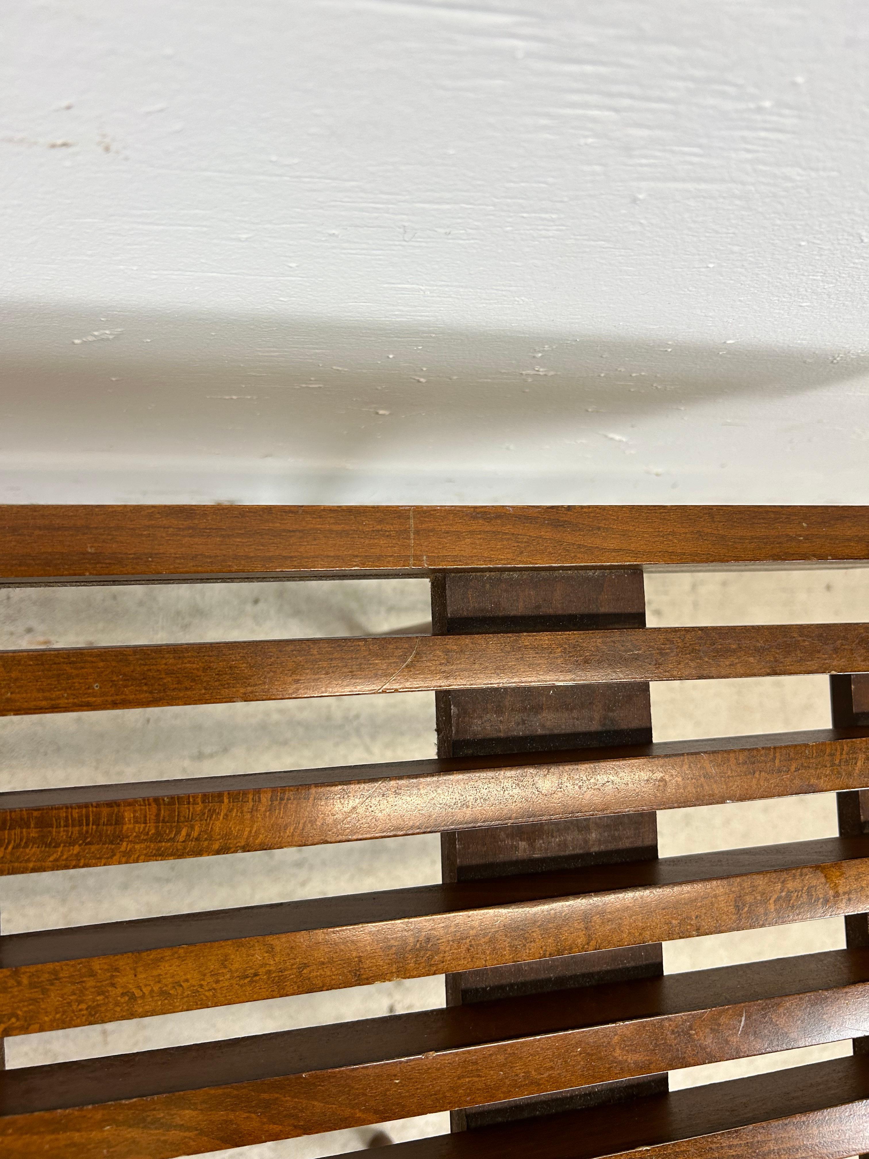 Table basse à lattes moderne du milieu du siècle dernier à la manière de Adrian Pearsall en vente 2