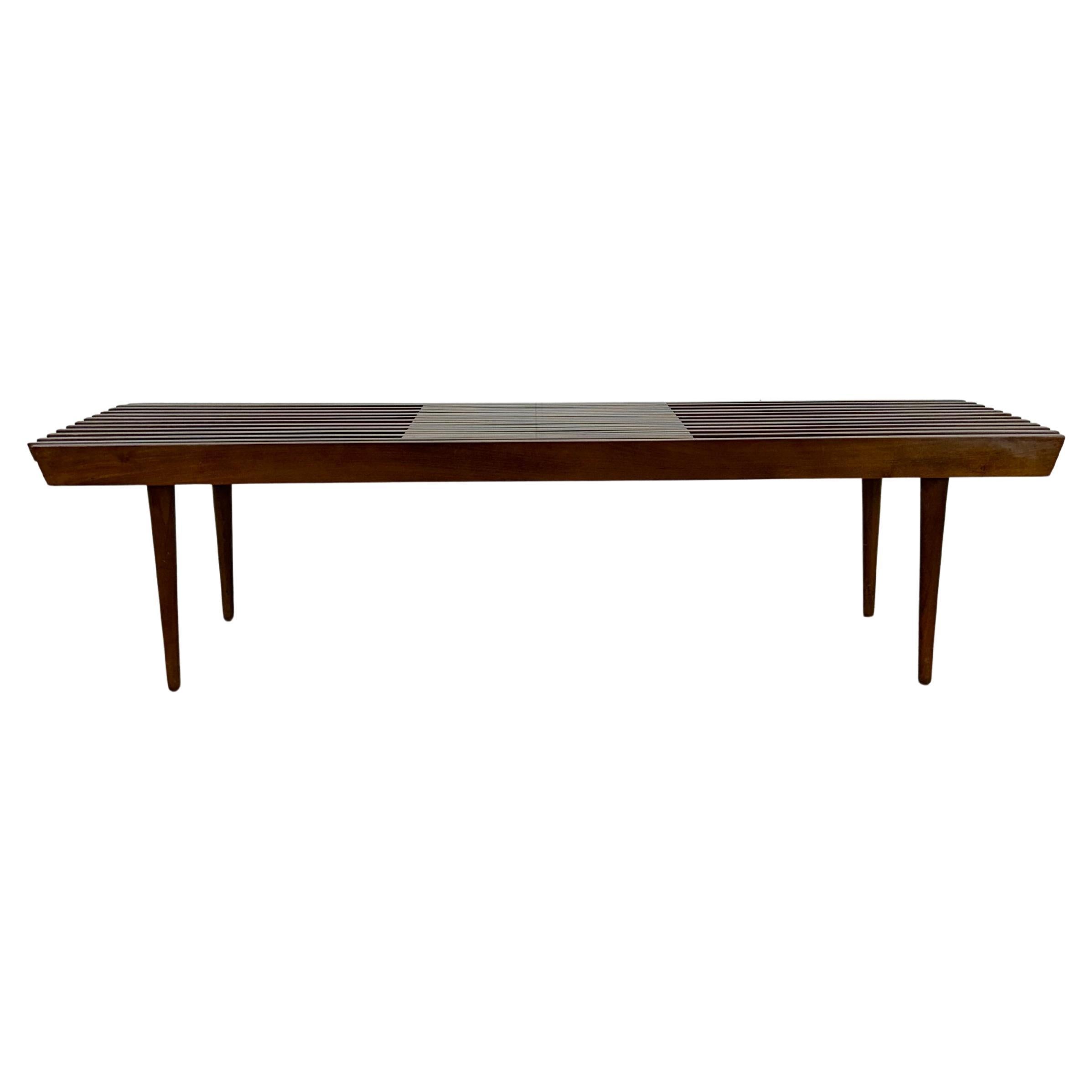 Table basse à lattes moderne du milieu du siècle dernier à la manière de Adrian Pearsall
