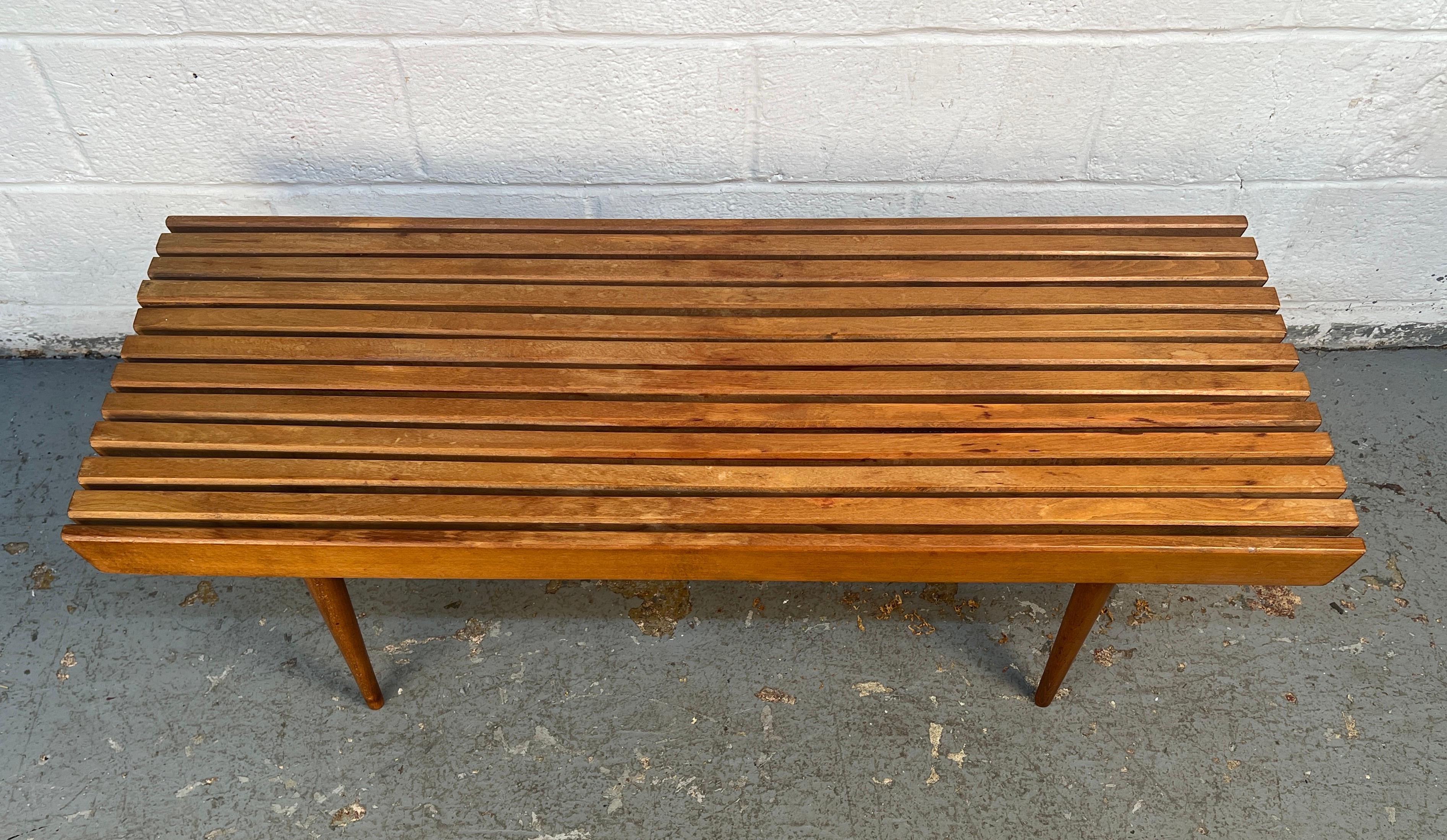 Mid-Century Modern Slat Bench In Fair Condition For Sale In Brooklyn, NY