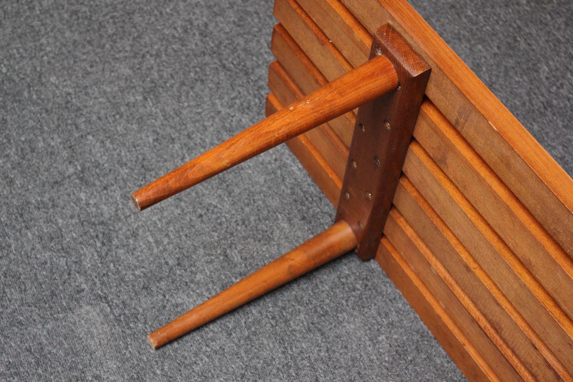 Mid-Century Modern Slat Oak Bench / Coffee Table with Tapered Legs and Cushion For Sale 15